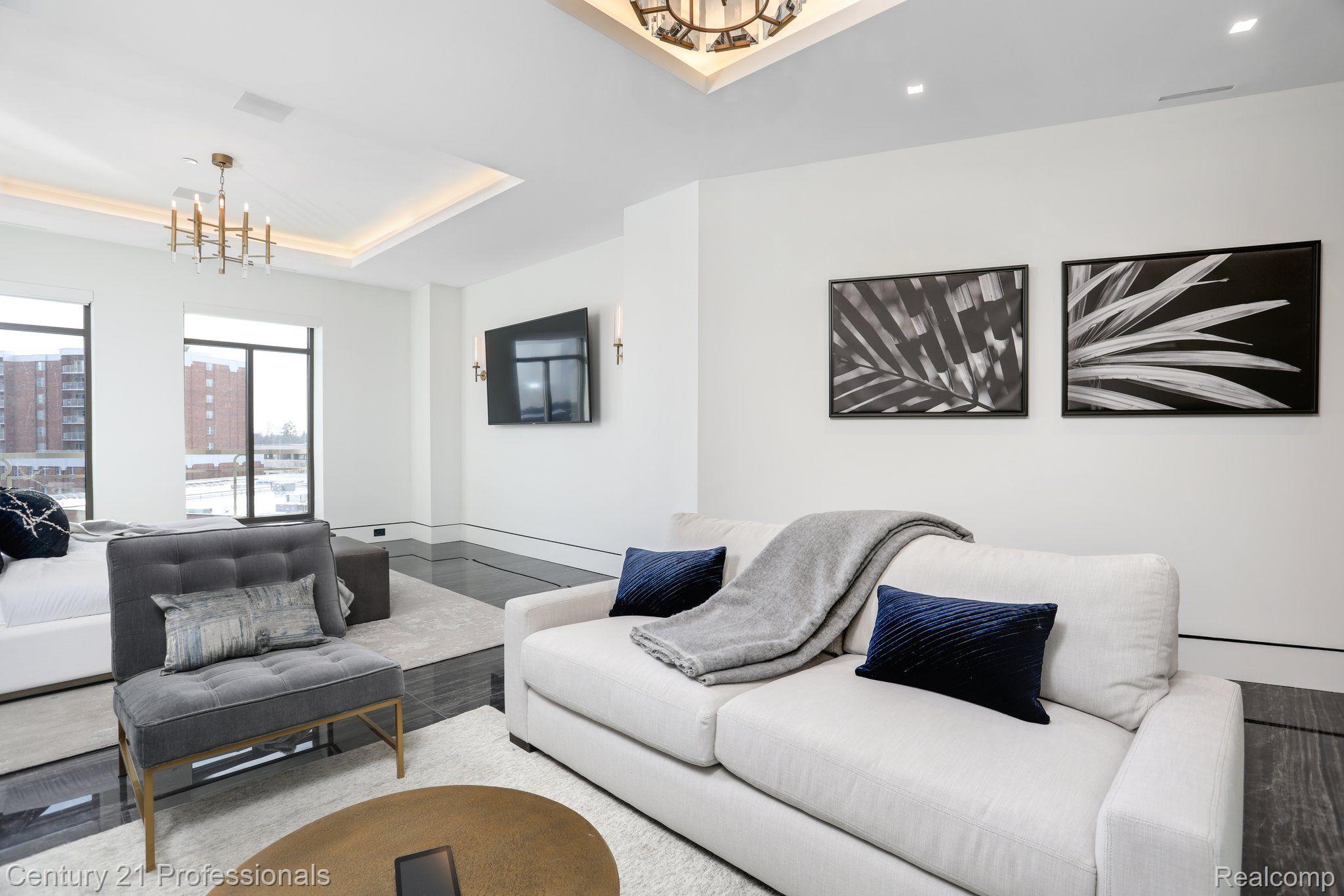34901 WOODWARD Ave Unit #2 Avenue