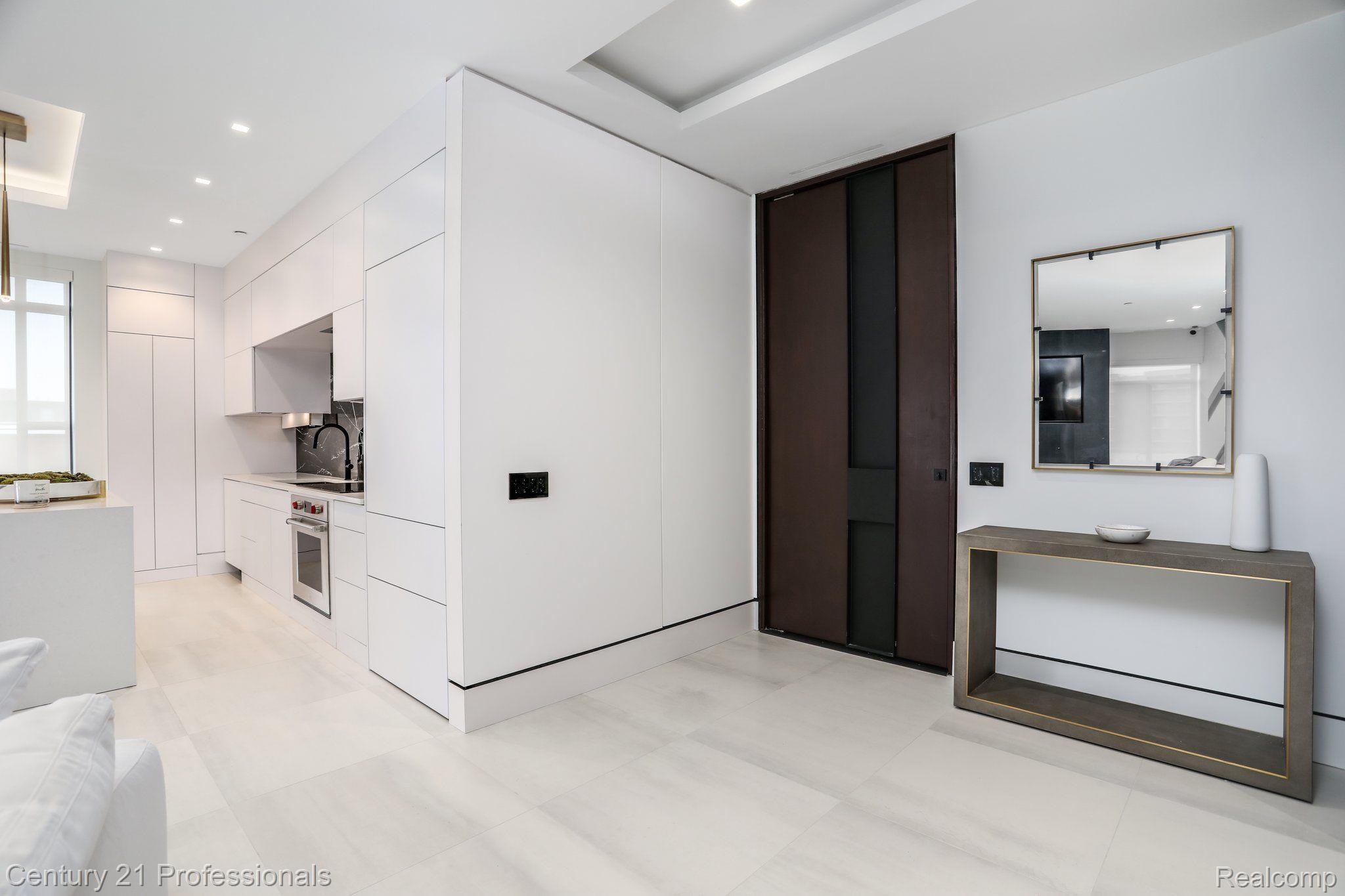 34901 WOODWARD Ave Unit #2 Avenue