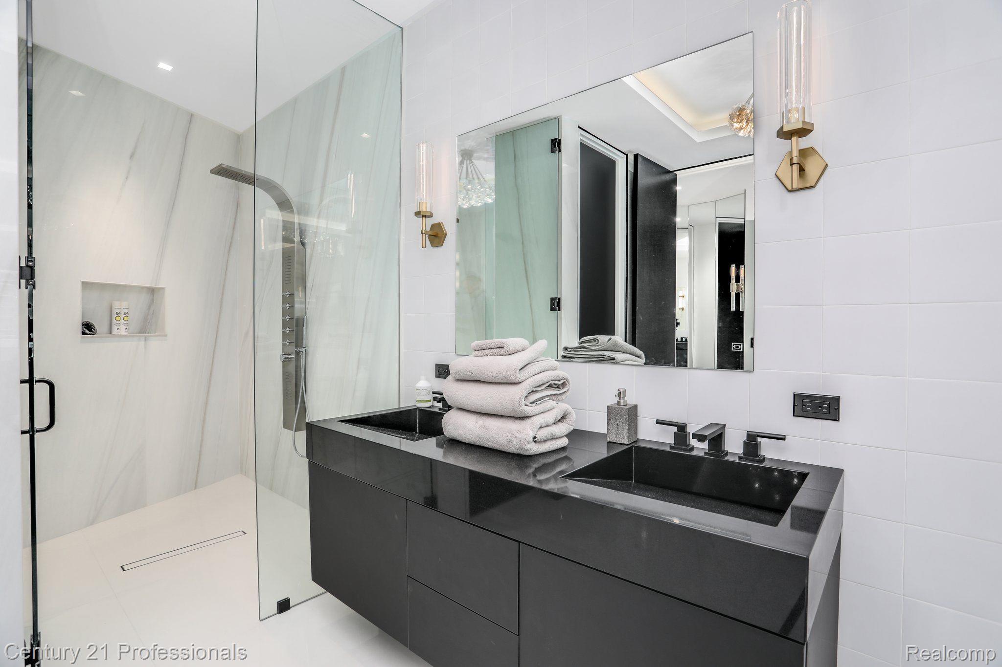 34901 WOODWARD Ave Unit #2 Avenue