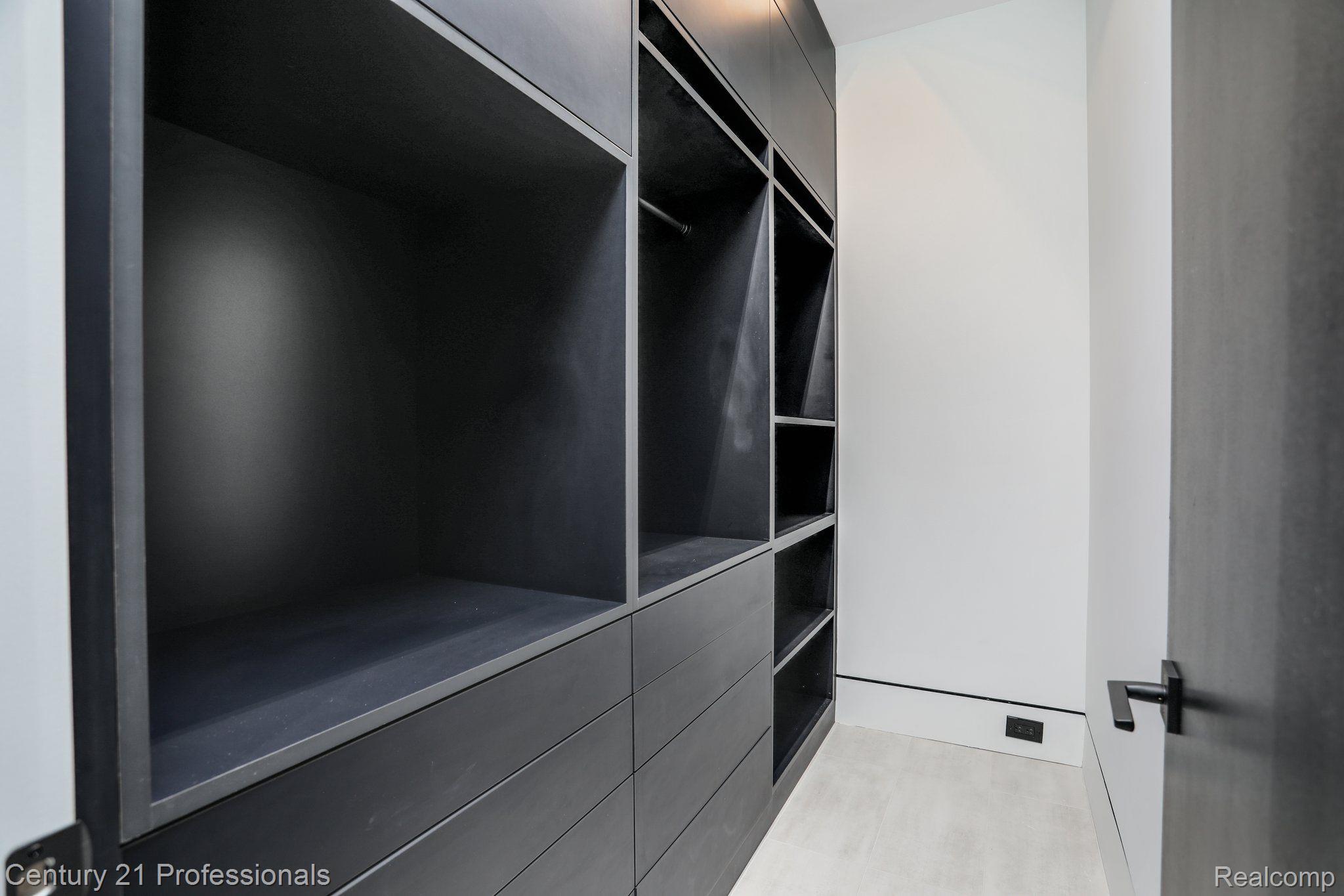 34901 WOODWARD Ave Unit #2 Avenue