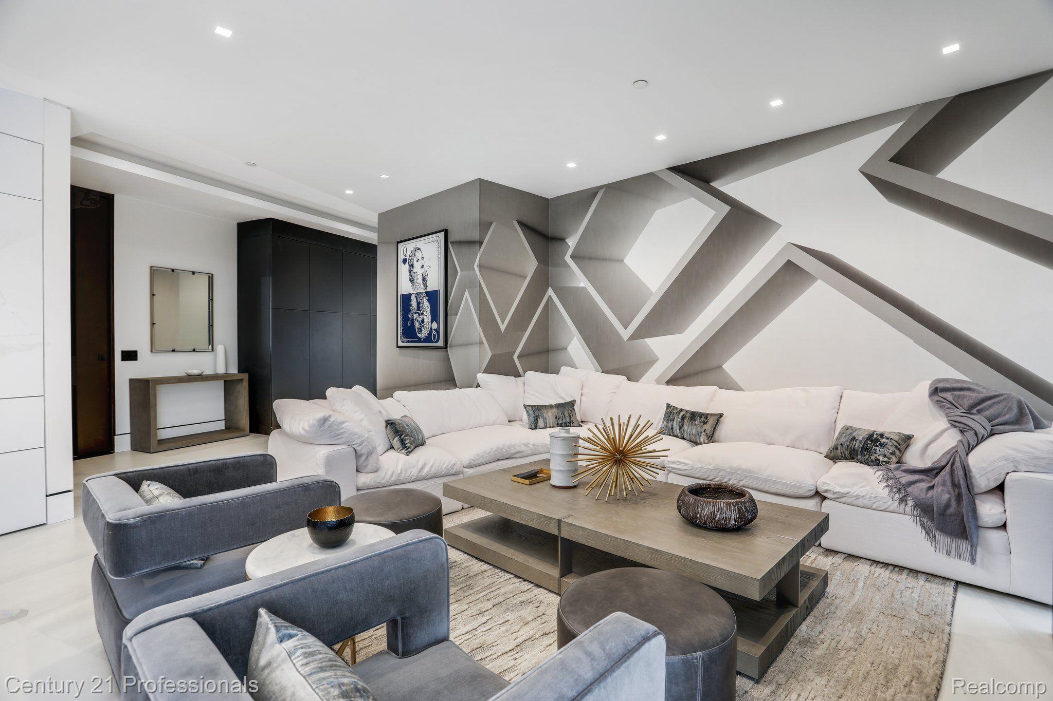 34901 WOODWARD Ave Unit #2 Avenue