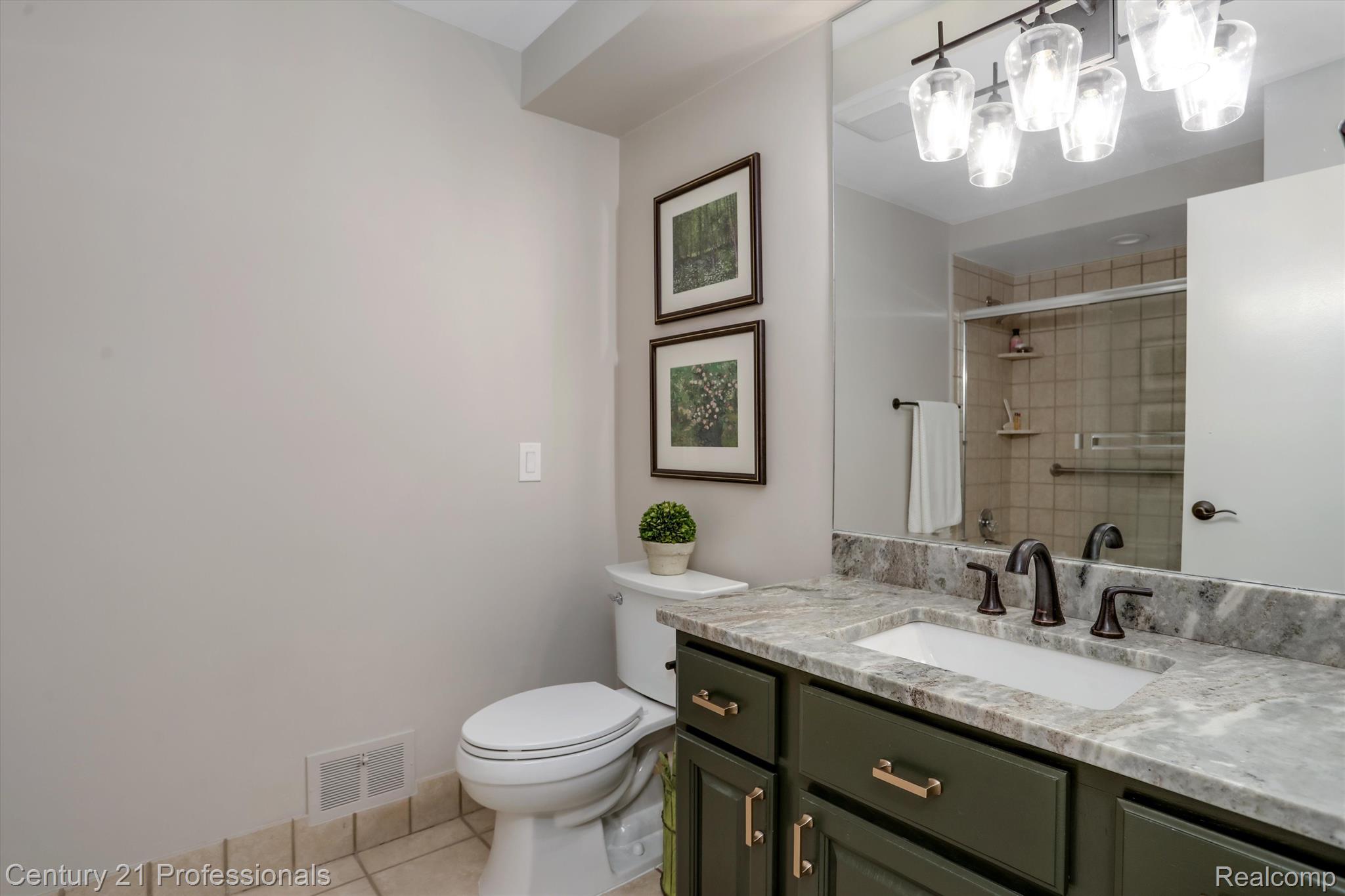 1750 TIVERTON Road Unit: 26