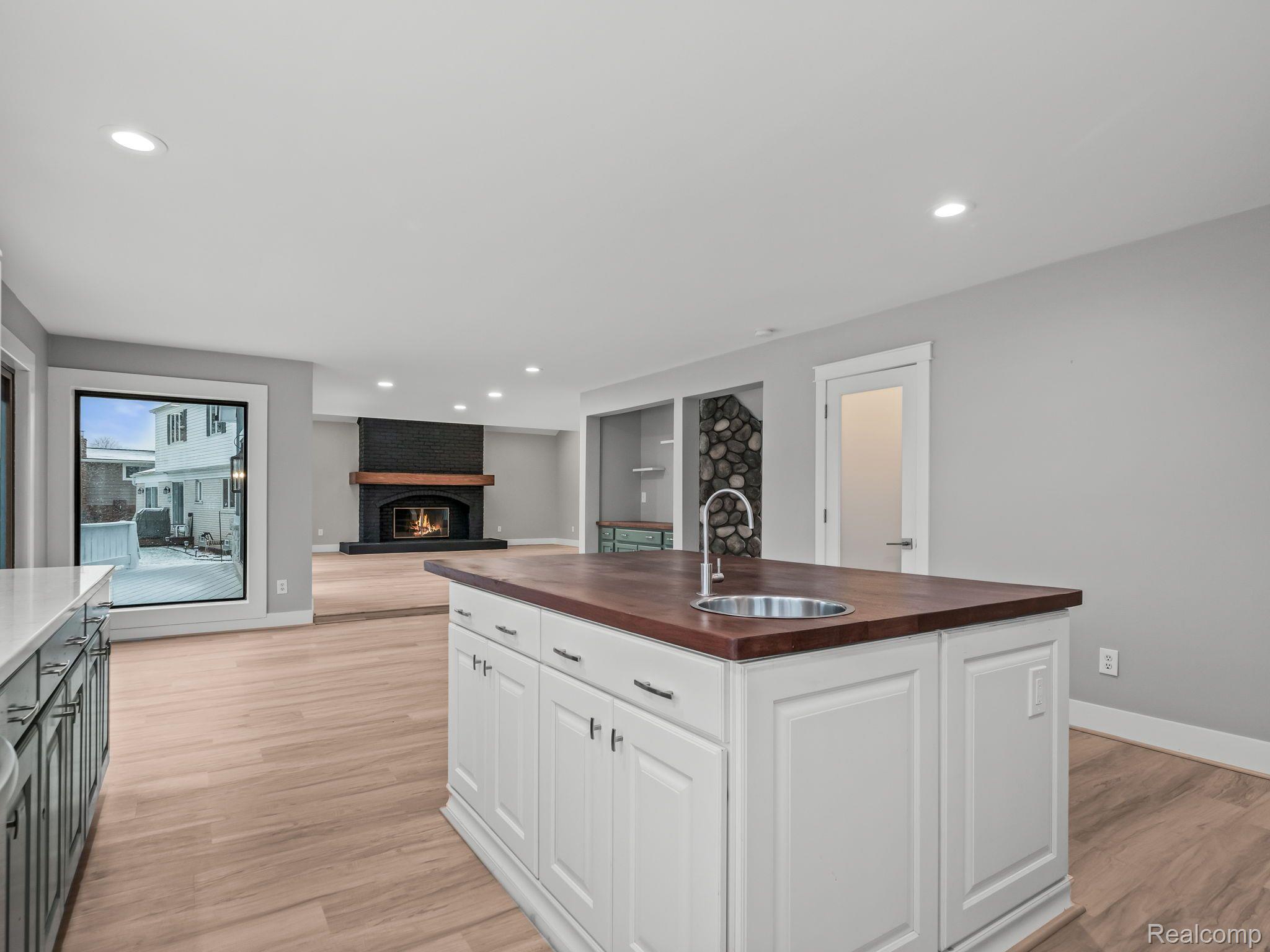 1186 ARBROAK Way