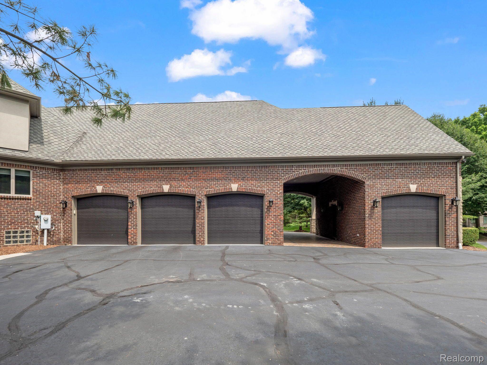 2456 Pond Vallee Drive