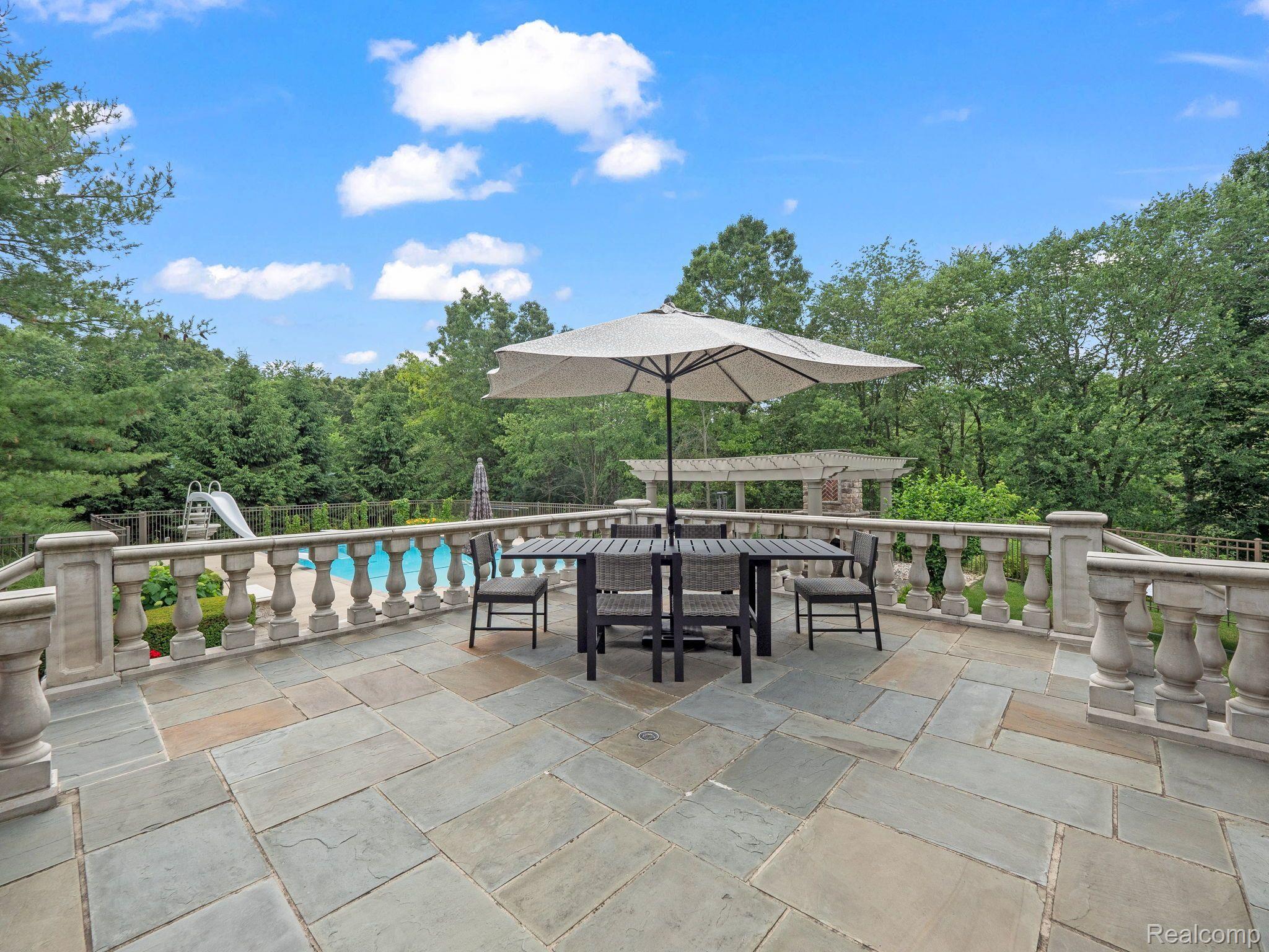 2456 Pond Vallee Drive