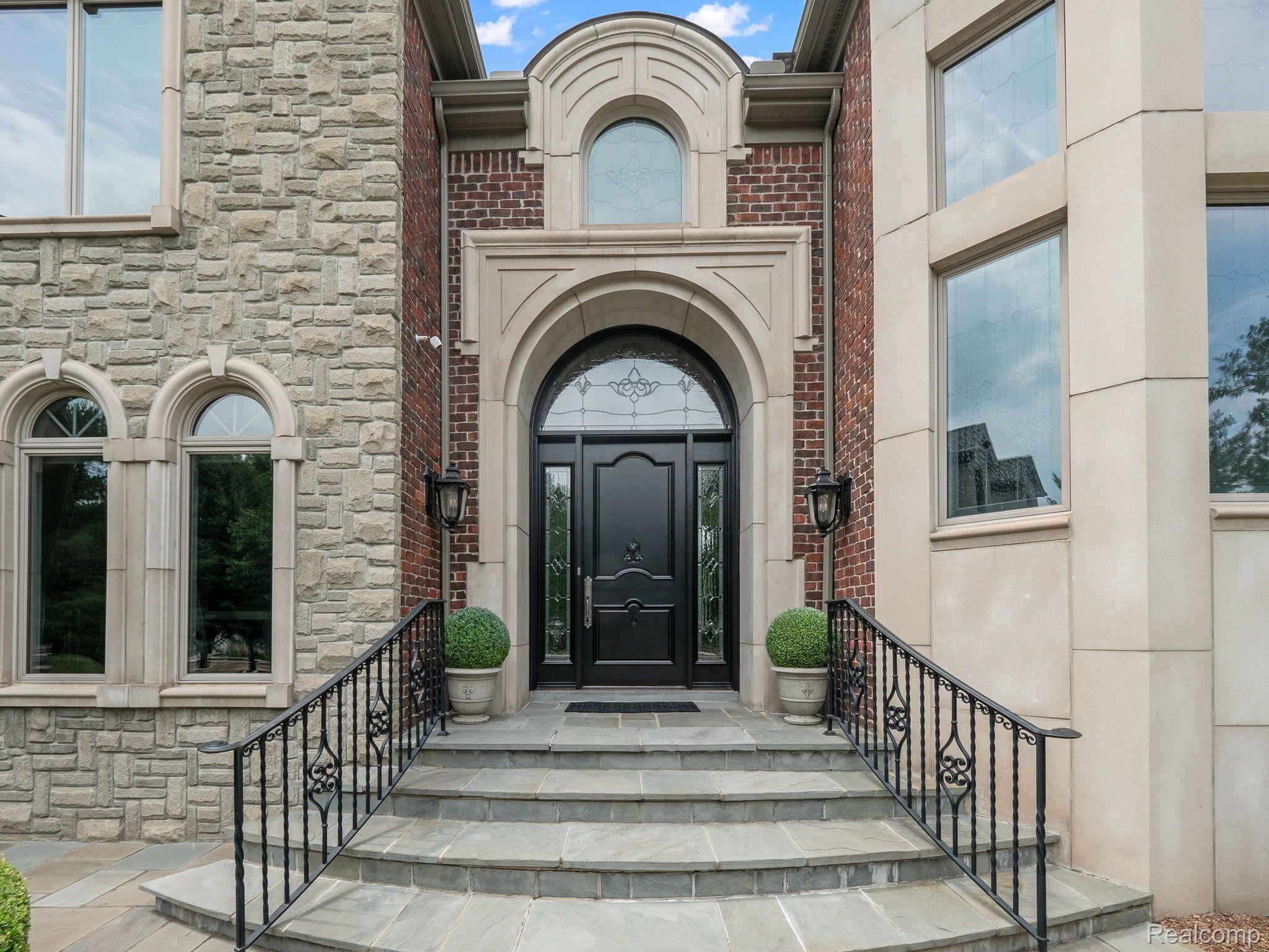 2456 Pond Vallee Drive