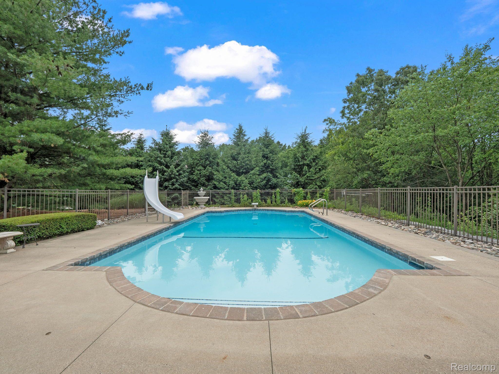 2456 Pond Vallee Drive