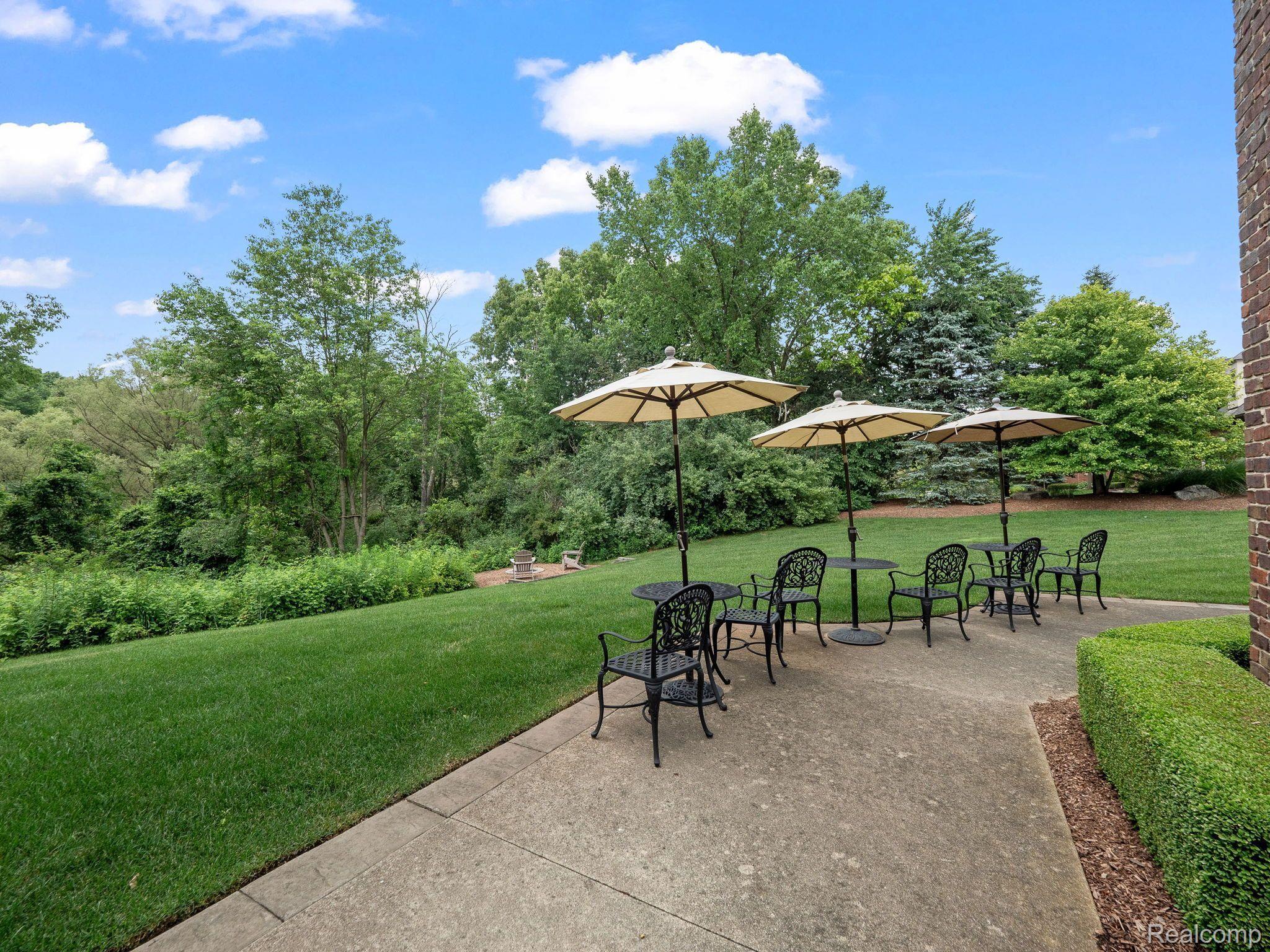 2456 Pond Vallee Drive