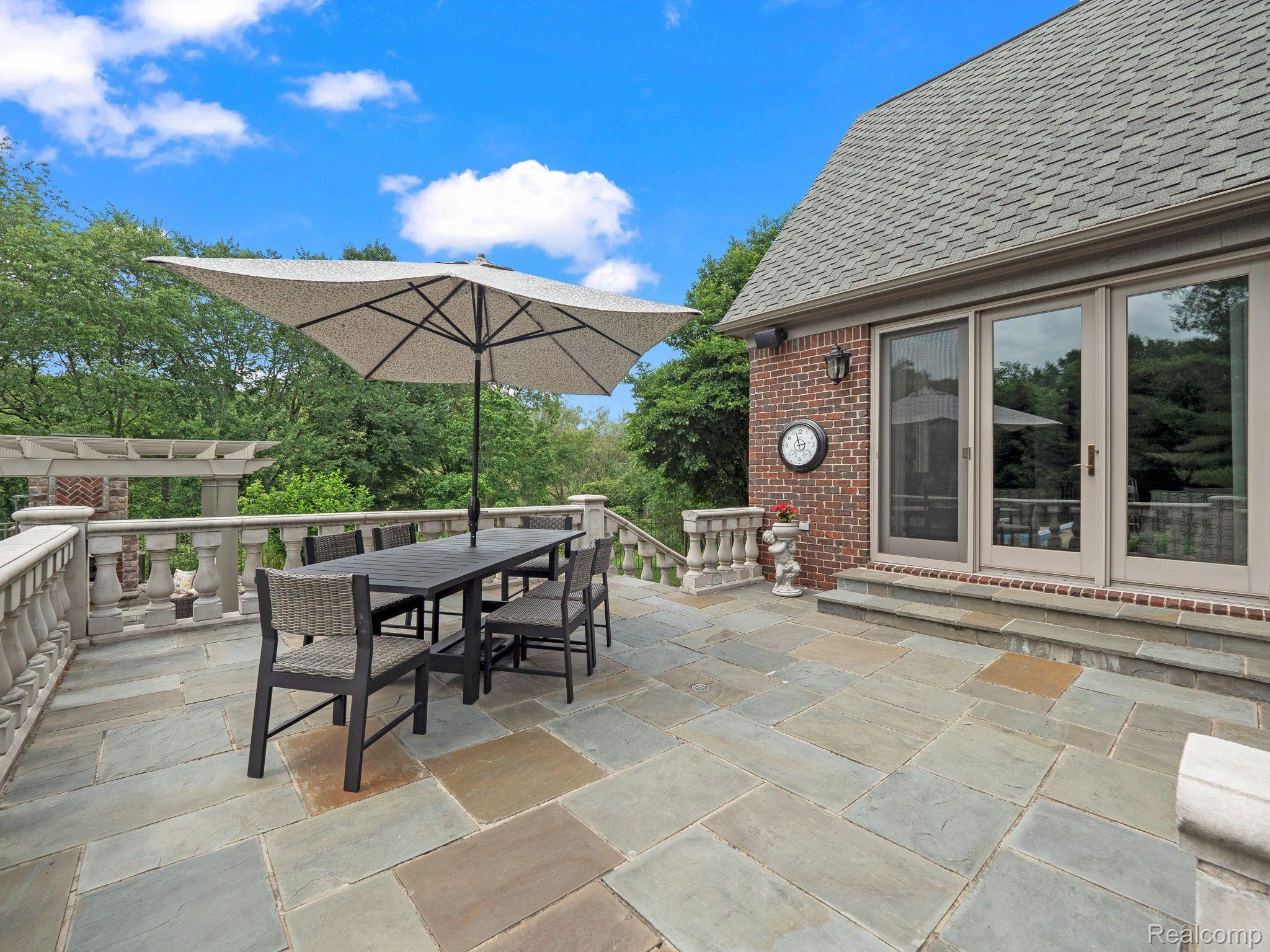 2456 Pond Vallee Drive