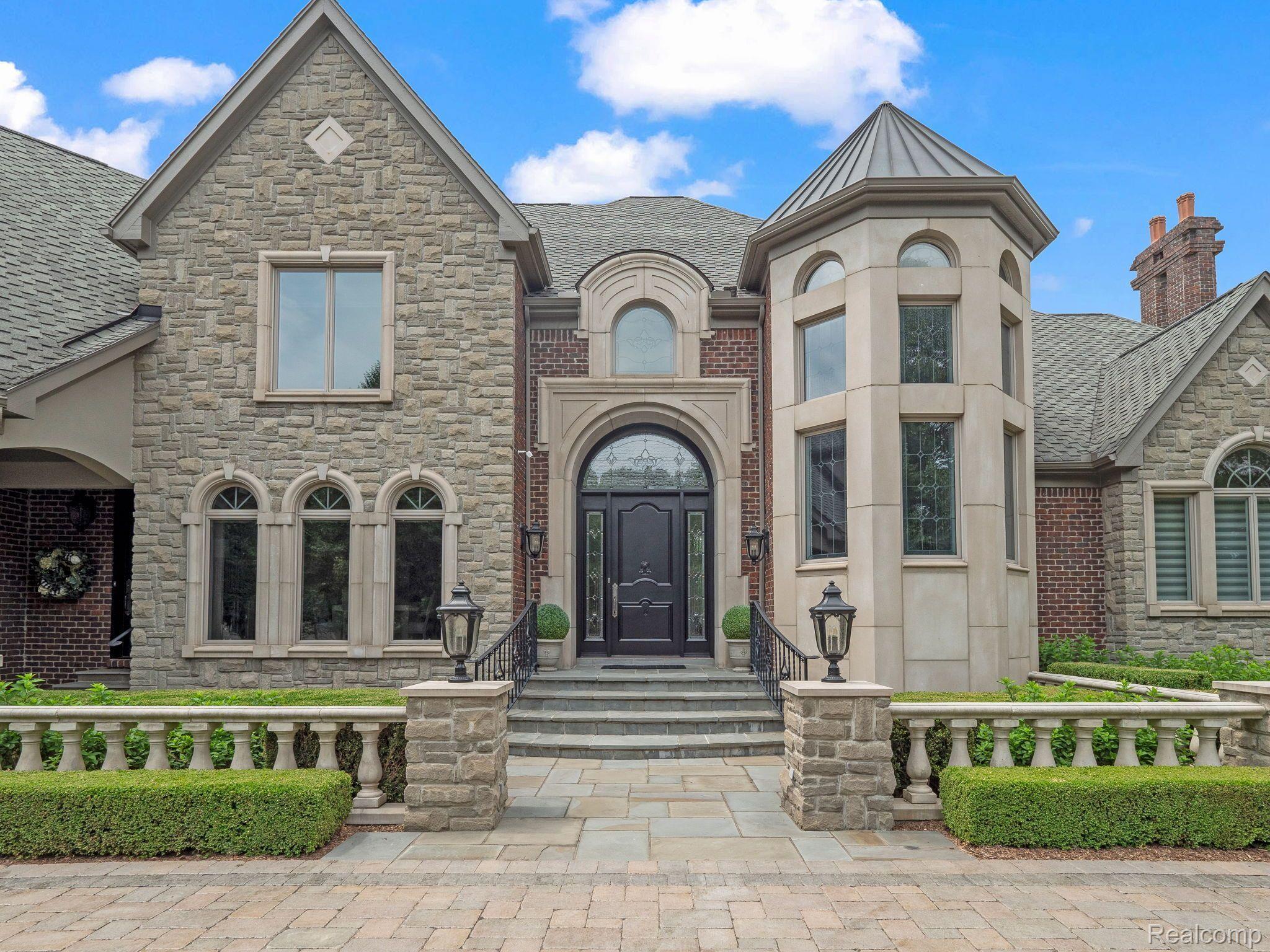 2456 Pond Vallee Drive