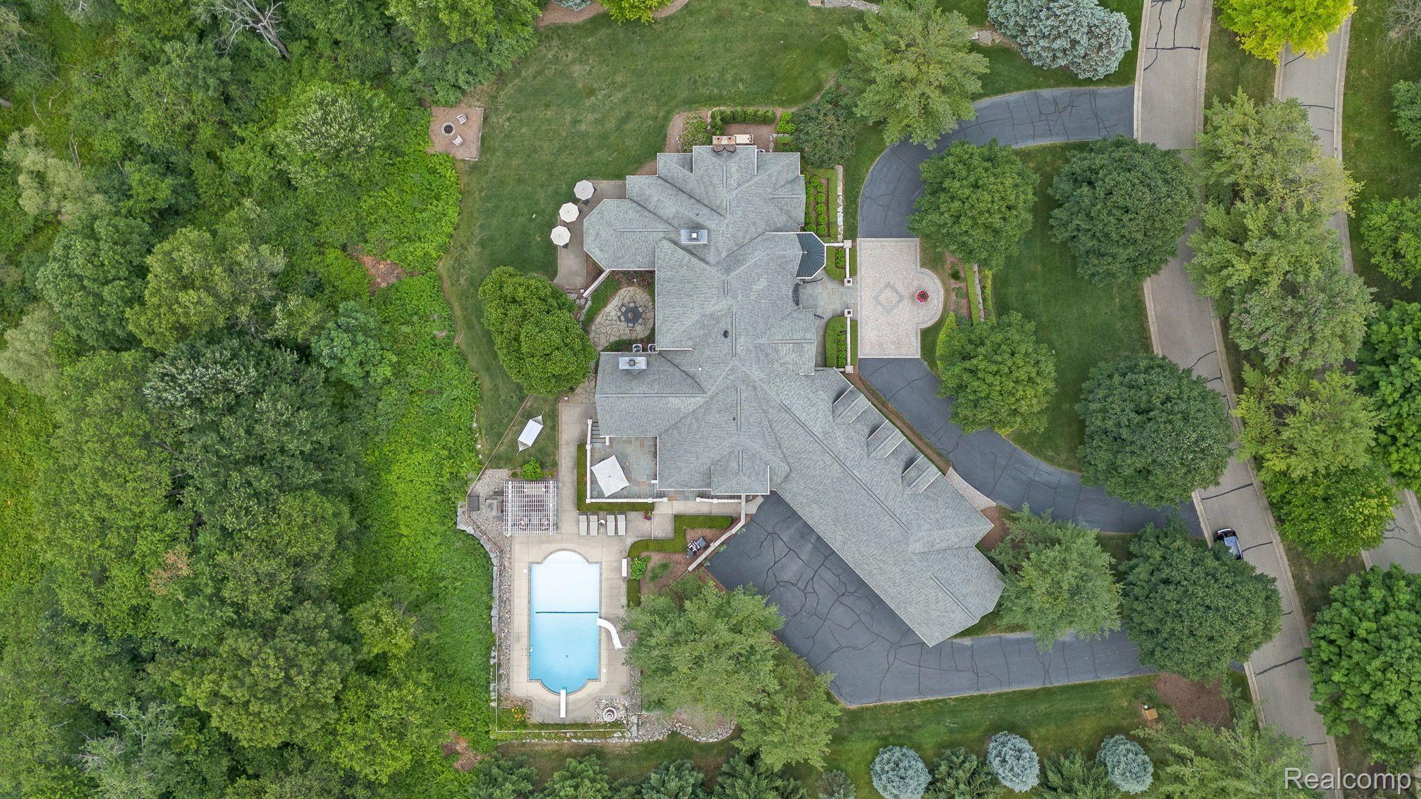 2456 Pond Vallee Drive