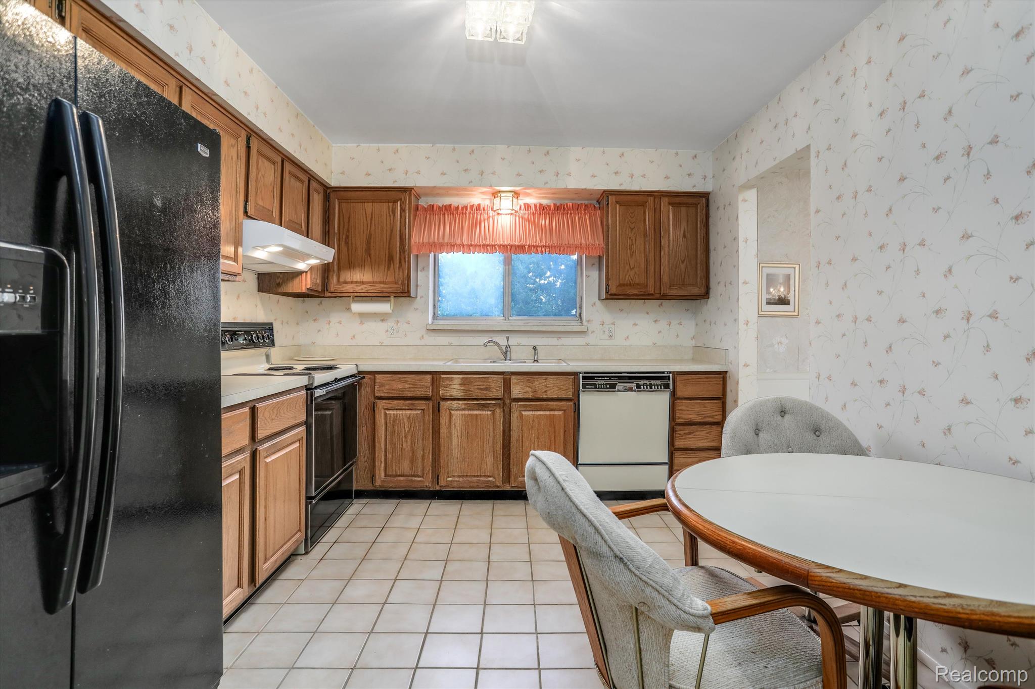 42472 Woodward Avenue D2