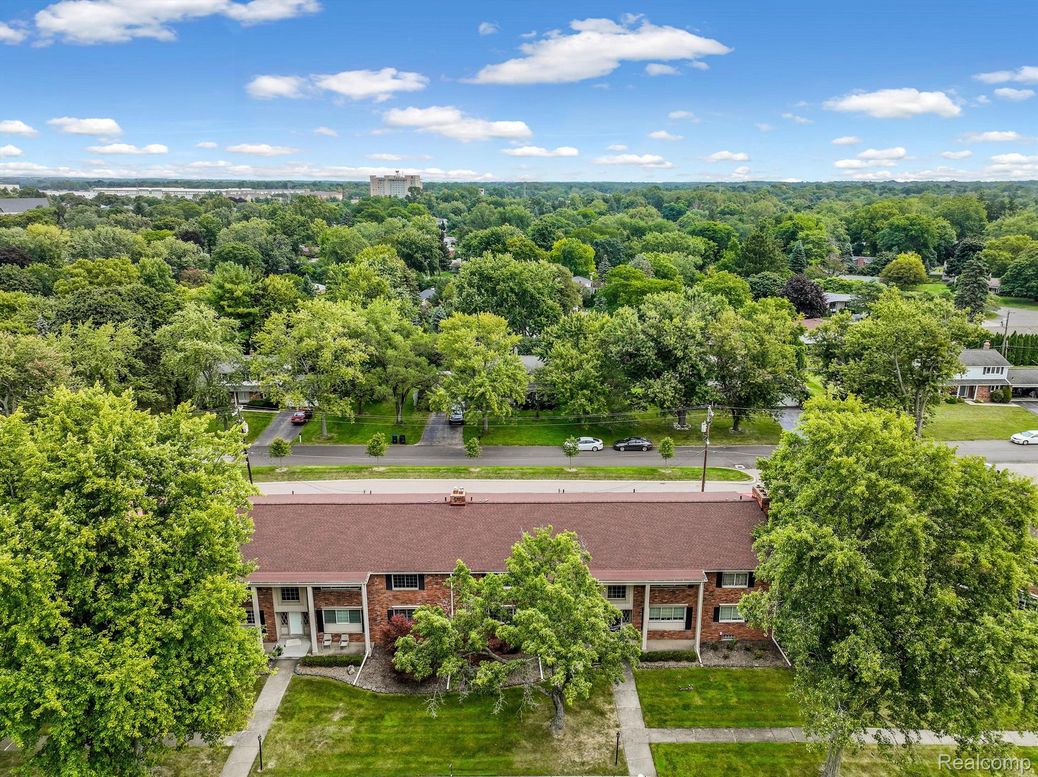 42472 Woodward Avenue D2