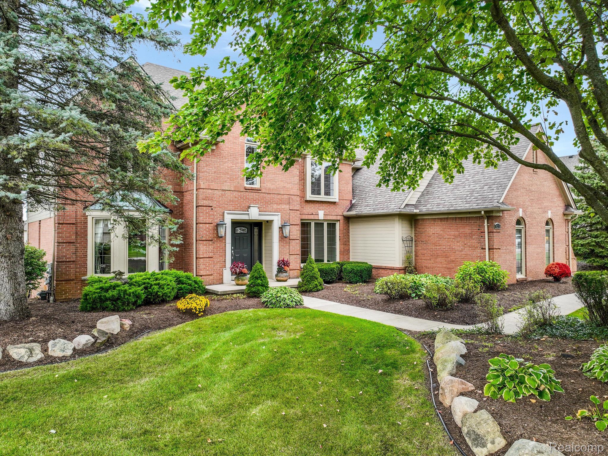 4214 Oak Tree Circle