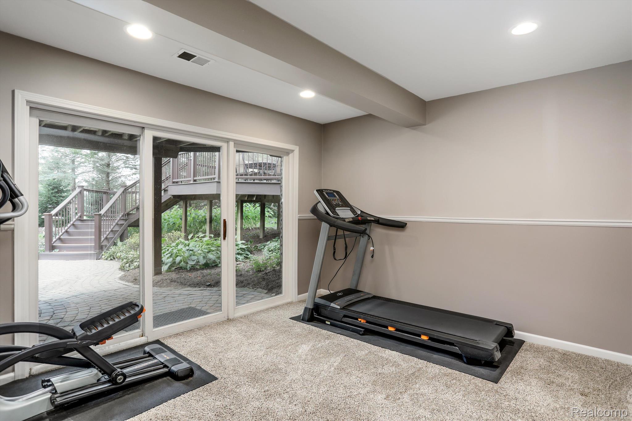 4214 Oak Tree Circle