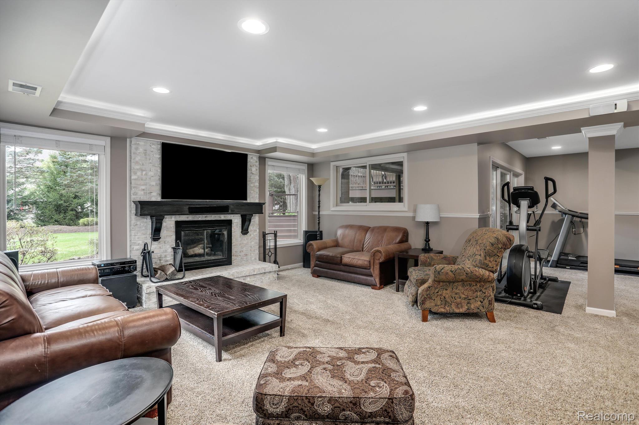 4214 Oak Tree Circle