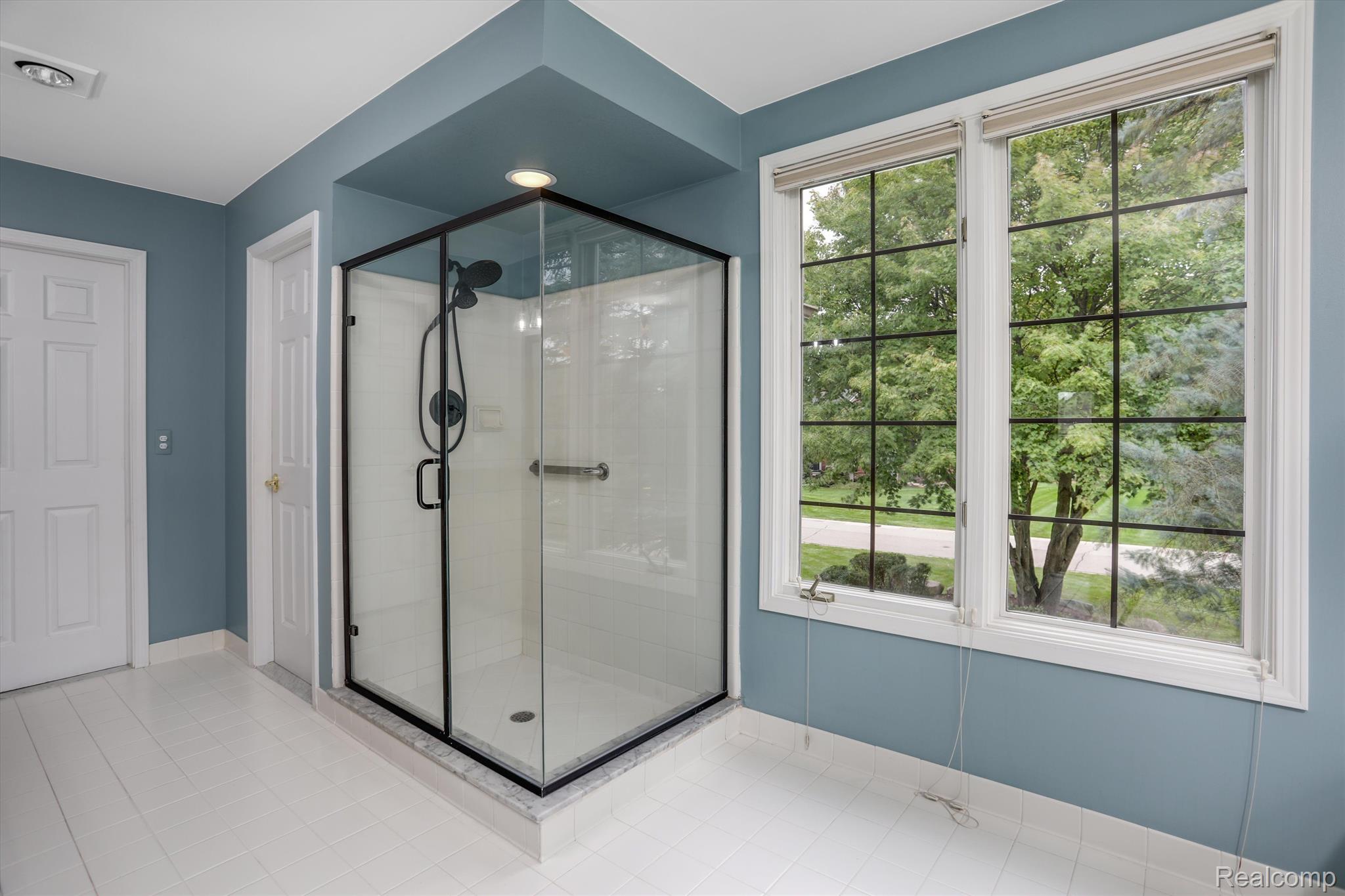 4214 Oak Tree Circle