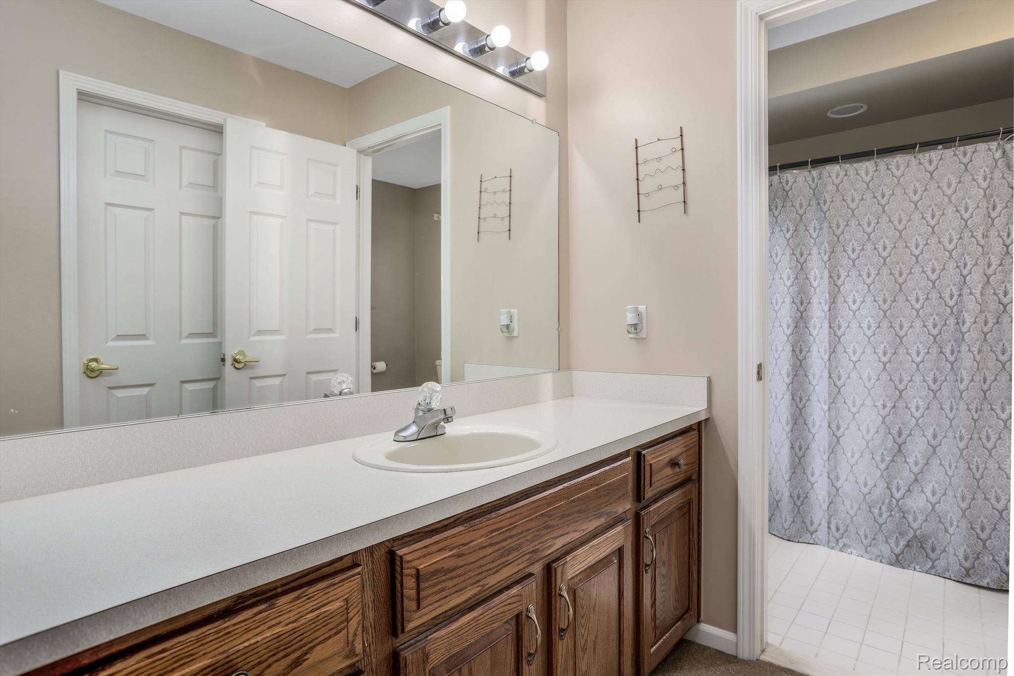 4214 Oak Tree Circle
