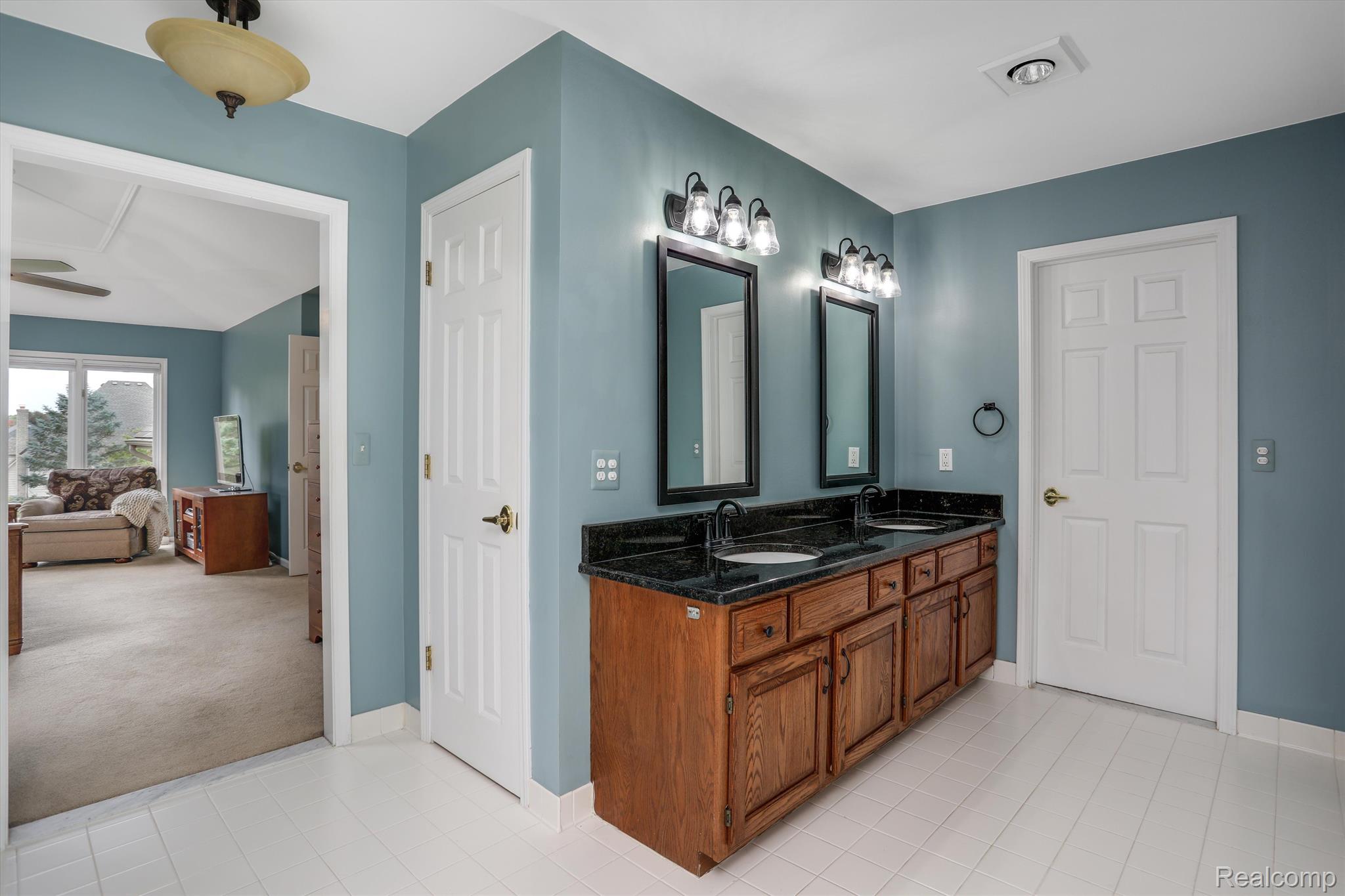4214 Oak Tree Circle