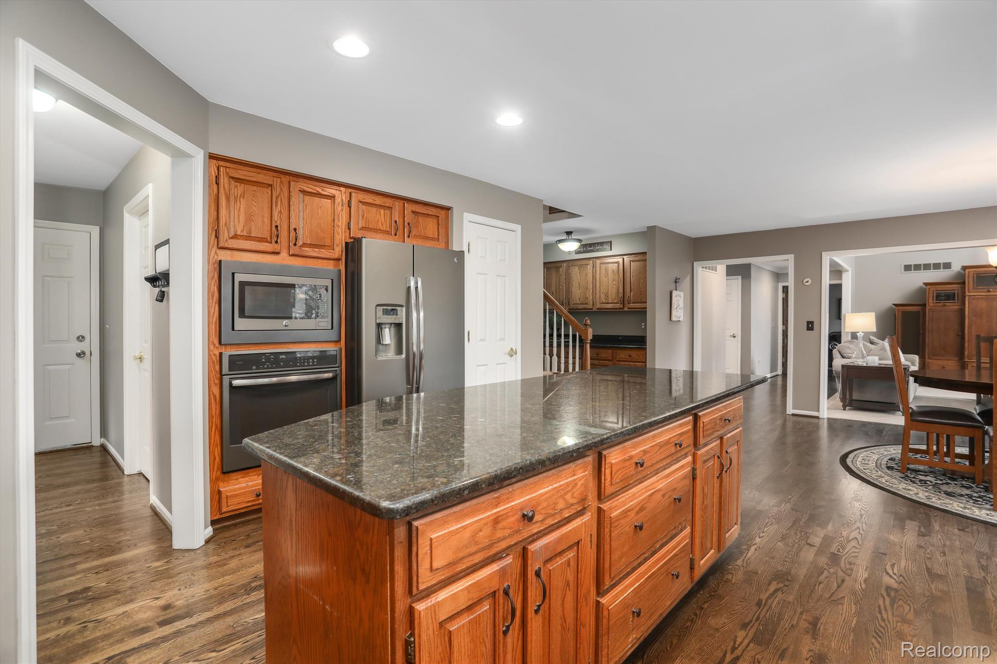4214 Oak Tree Circle
