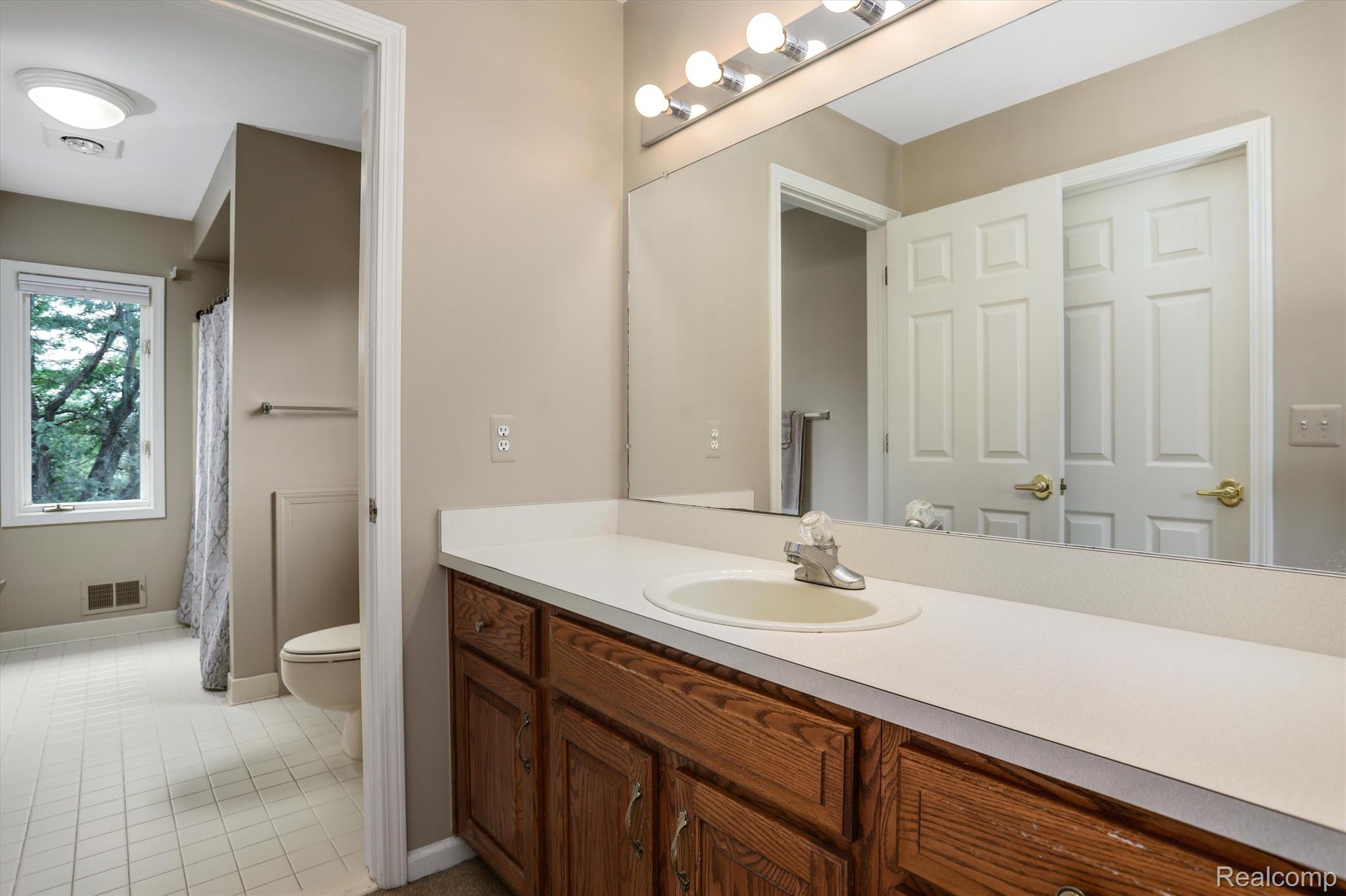 4214 Oak Tree Circle