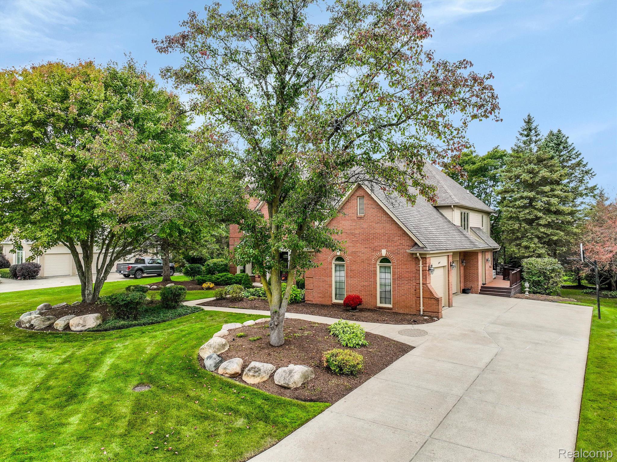 4214 Oak Tree Circle