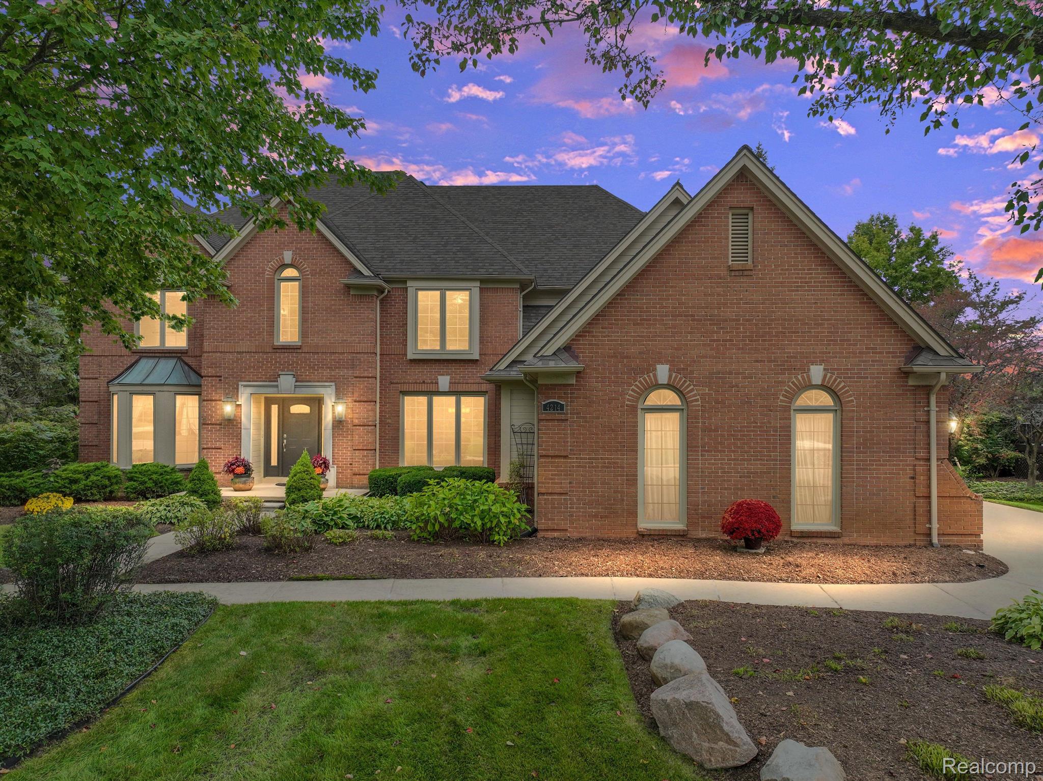 4214 Oak Tree Circle