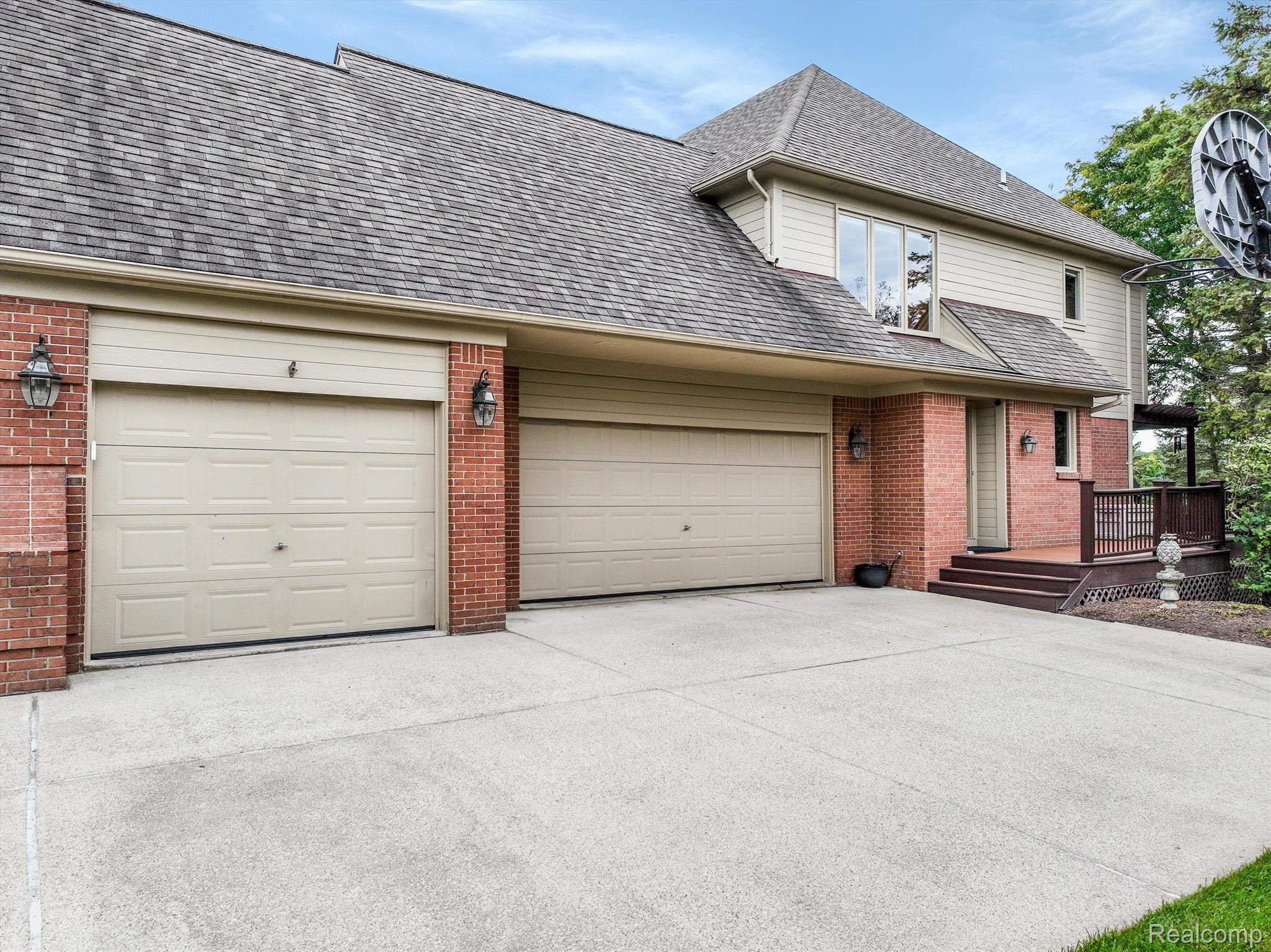 4214 Oak Tree Circle