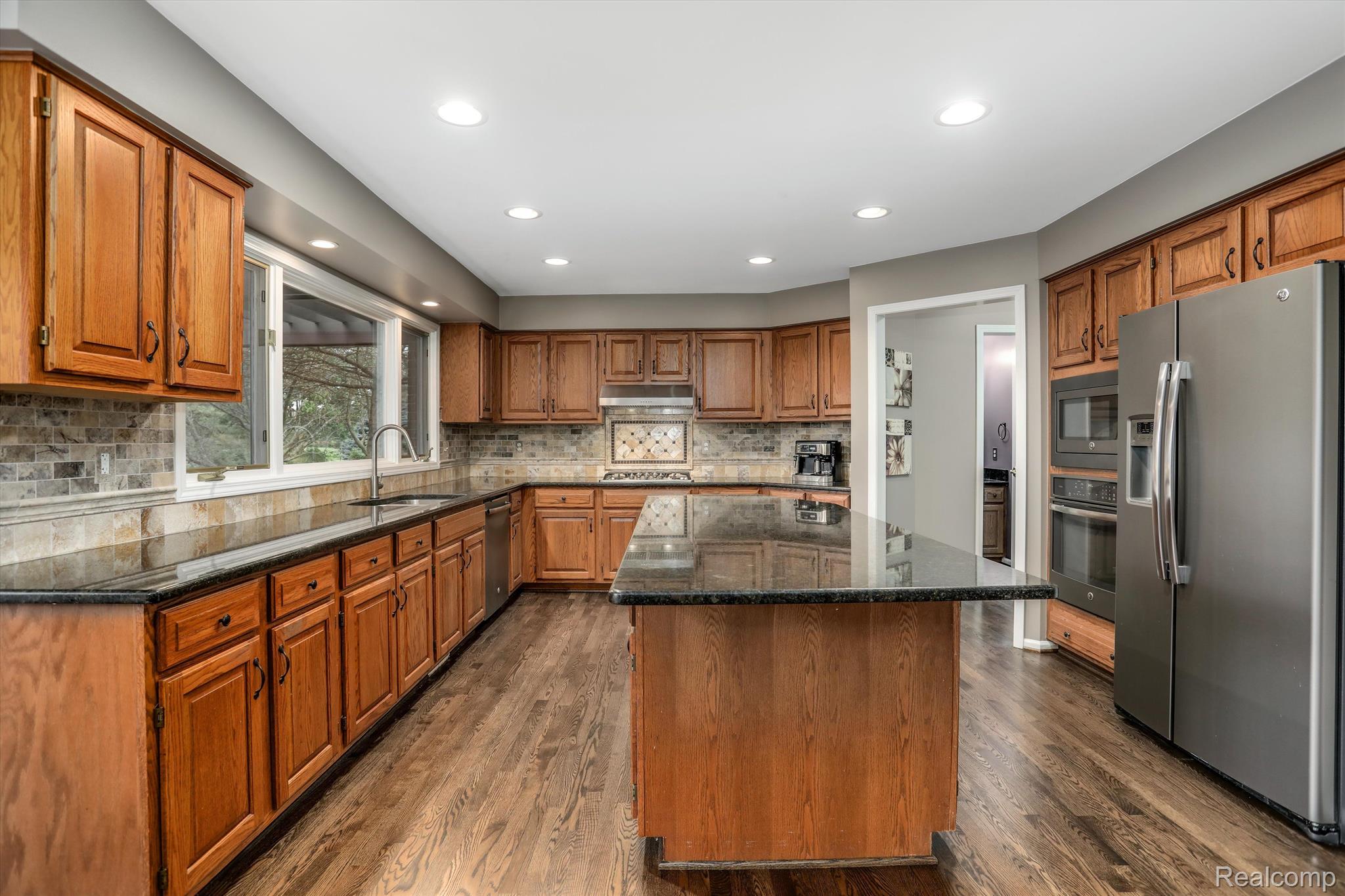 4214 Oak Tree Circle