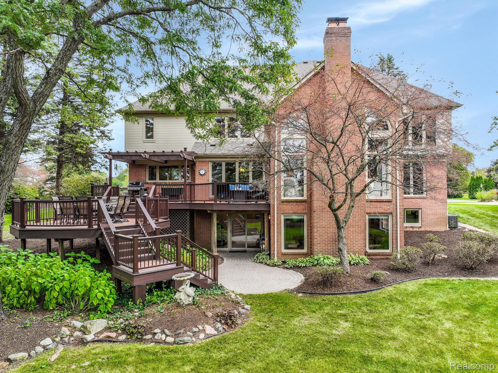 4214 Oak Tree Circle