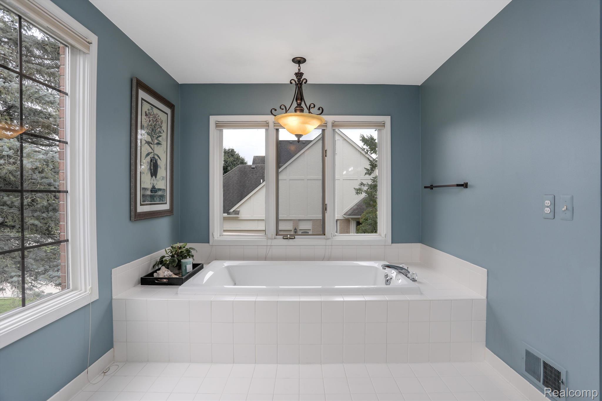 4214 Oak Tree Circle