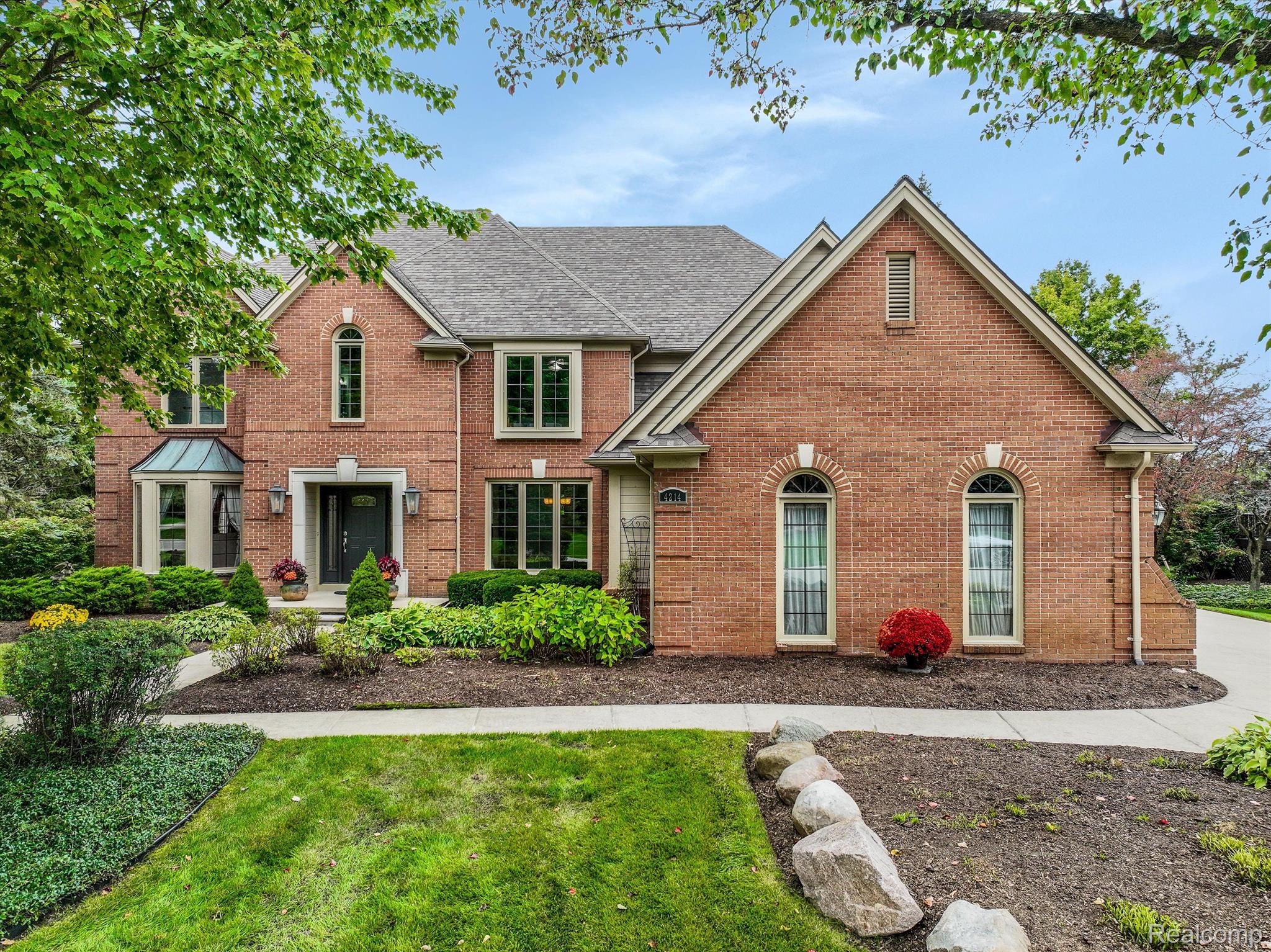 4214 Oak Tree Circle