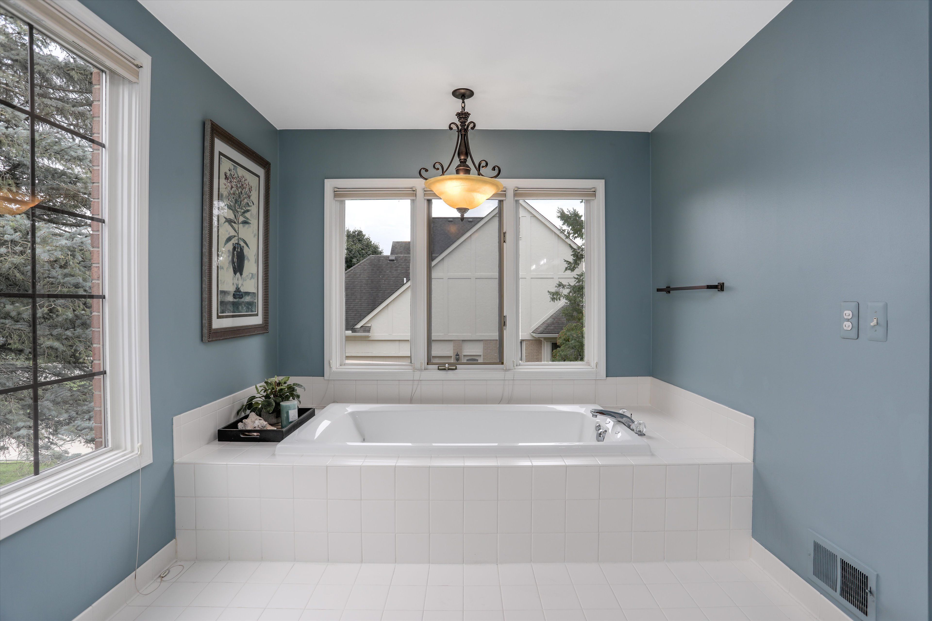 4214 Oak Tree Circle