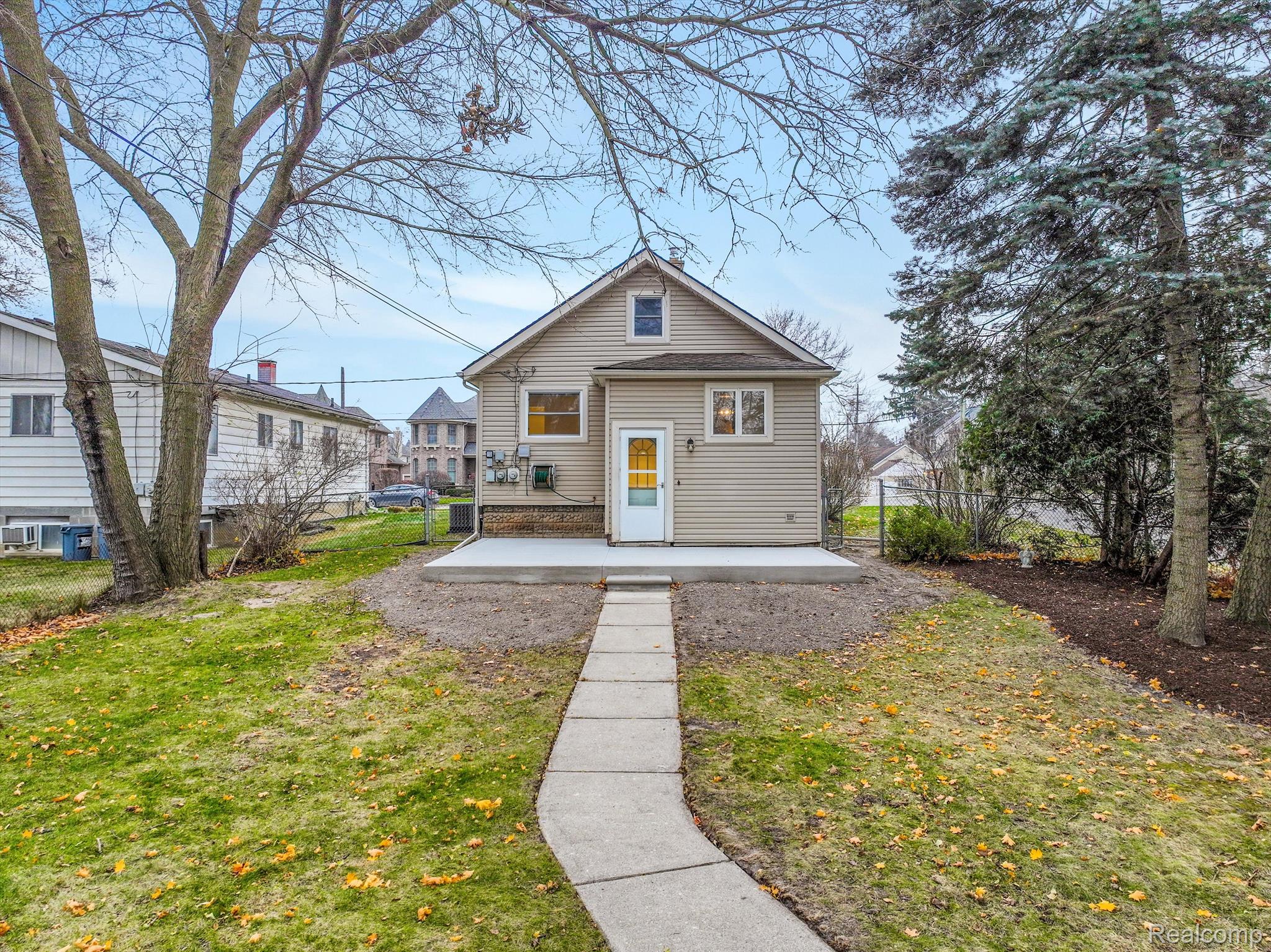 303 Woodward Avenue