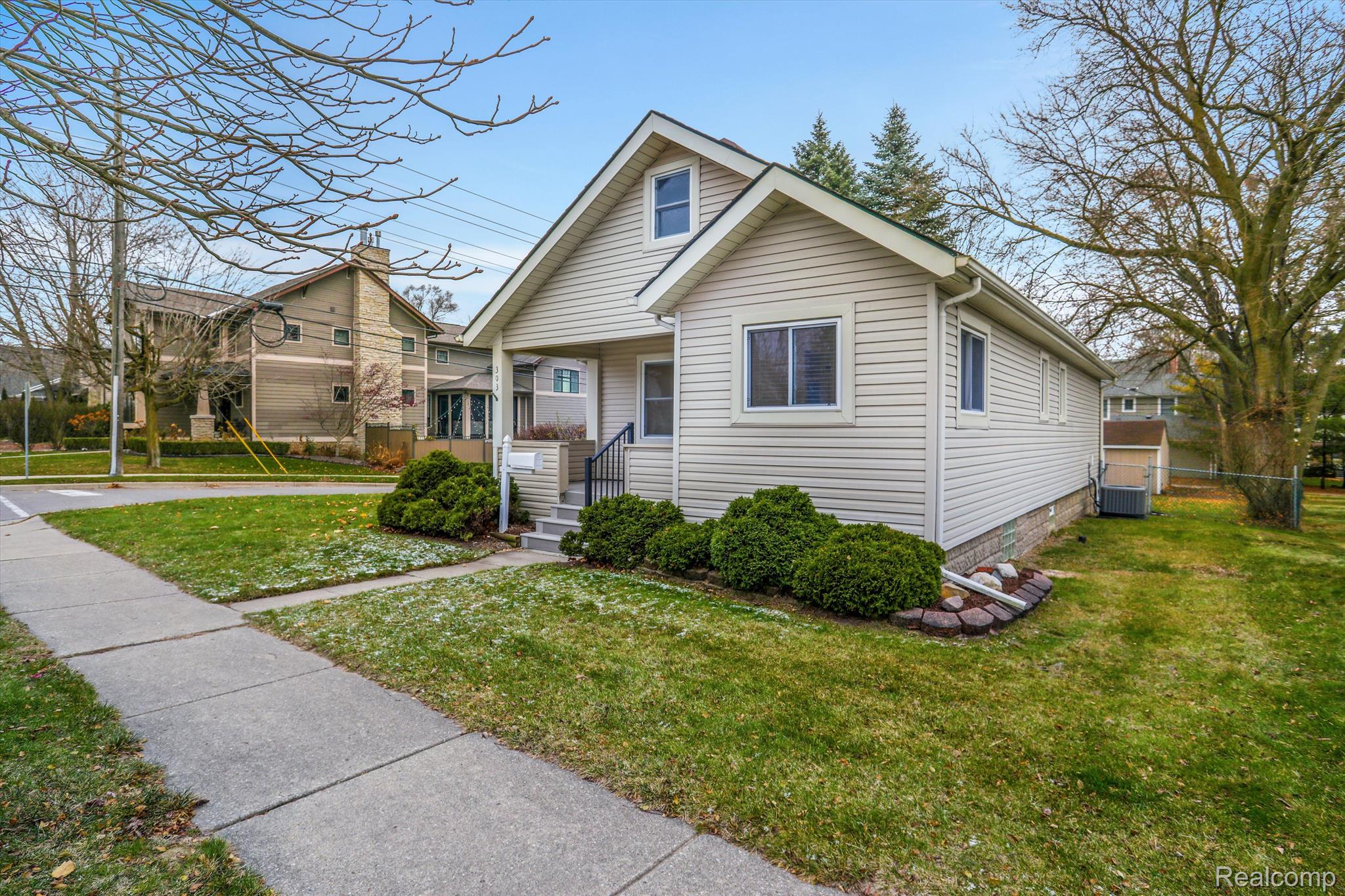 303 Woodward Avenue