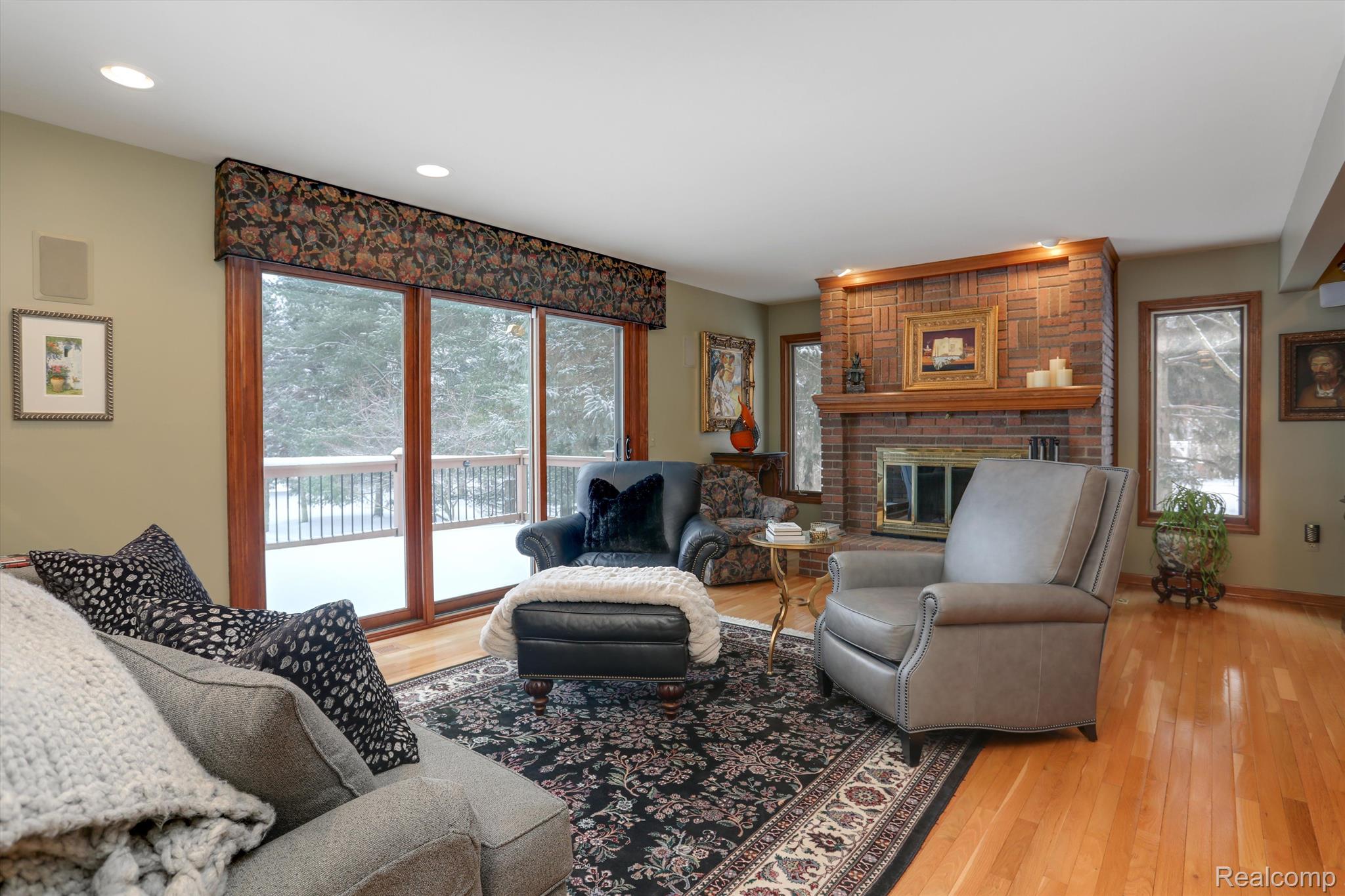 4545 Valley View