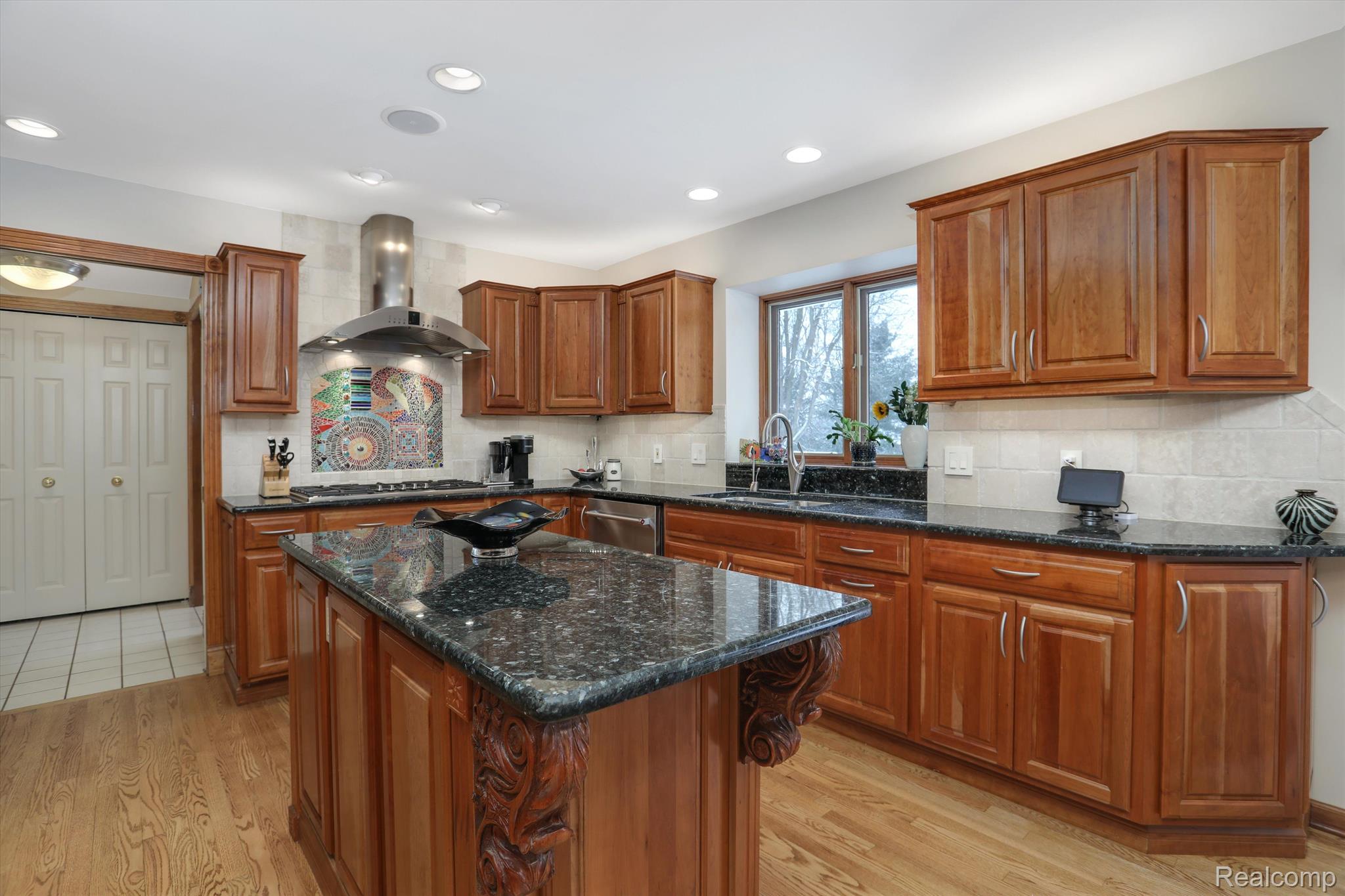 4545 Valley View