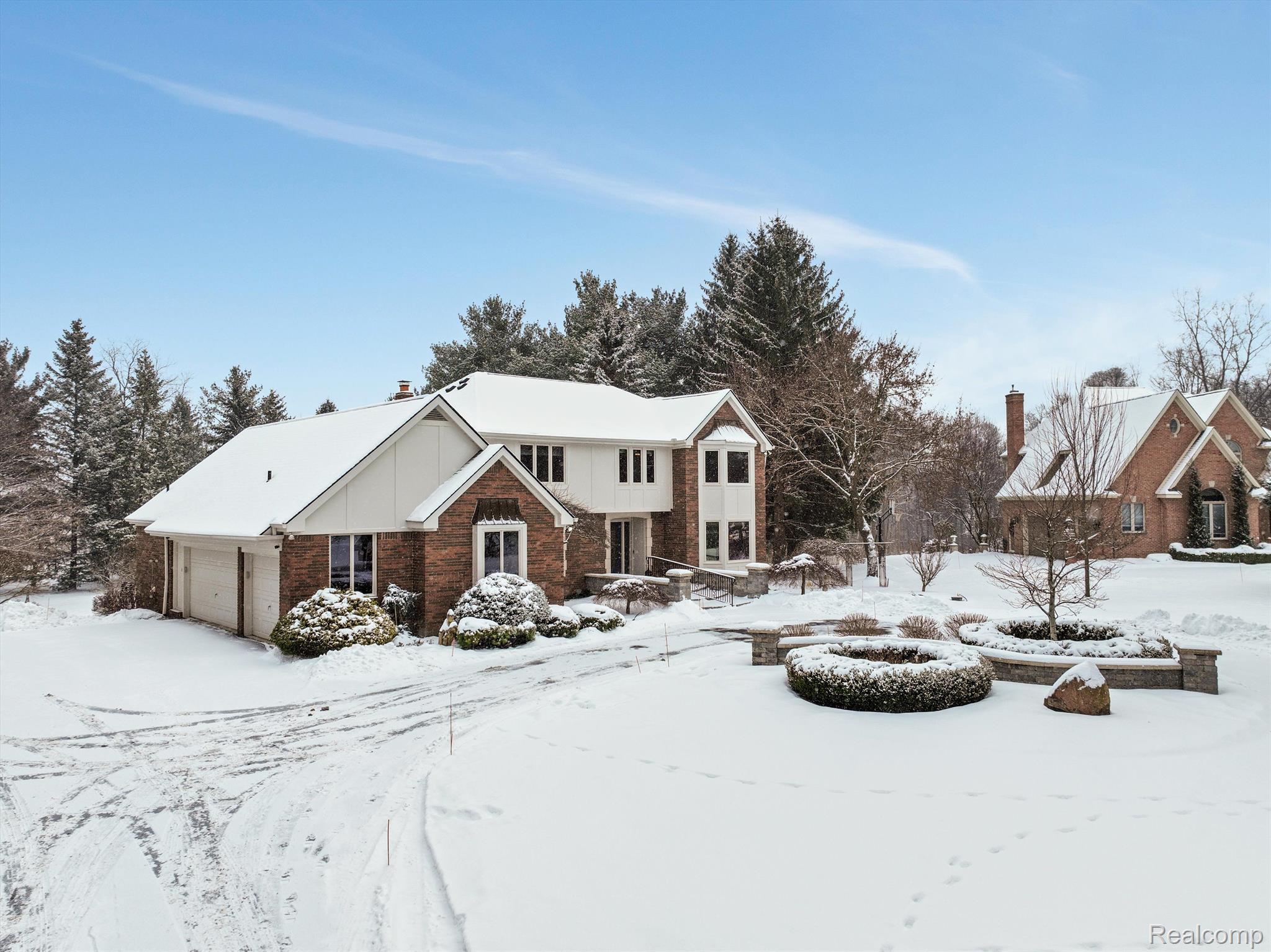 4545 Valley View