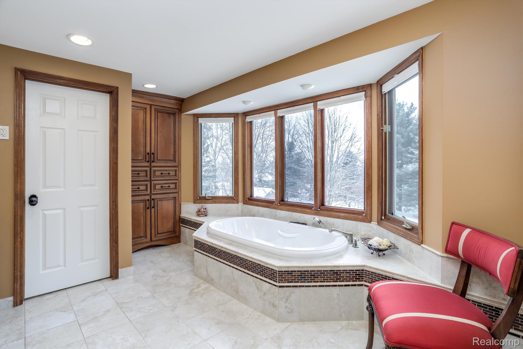4545 Valley View