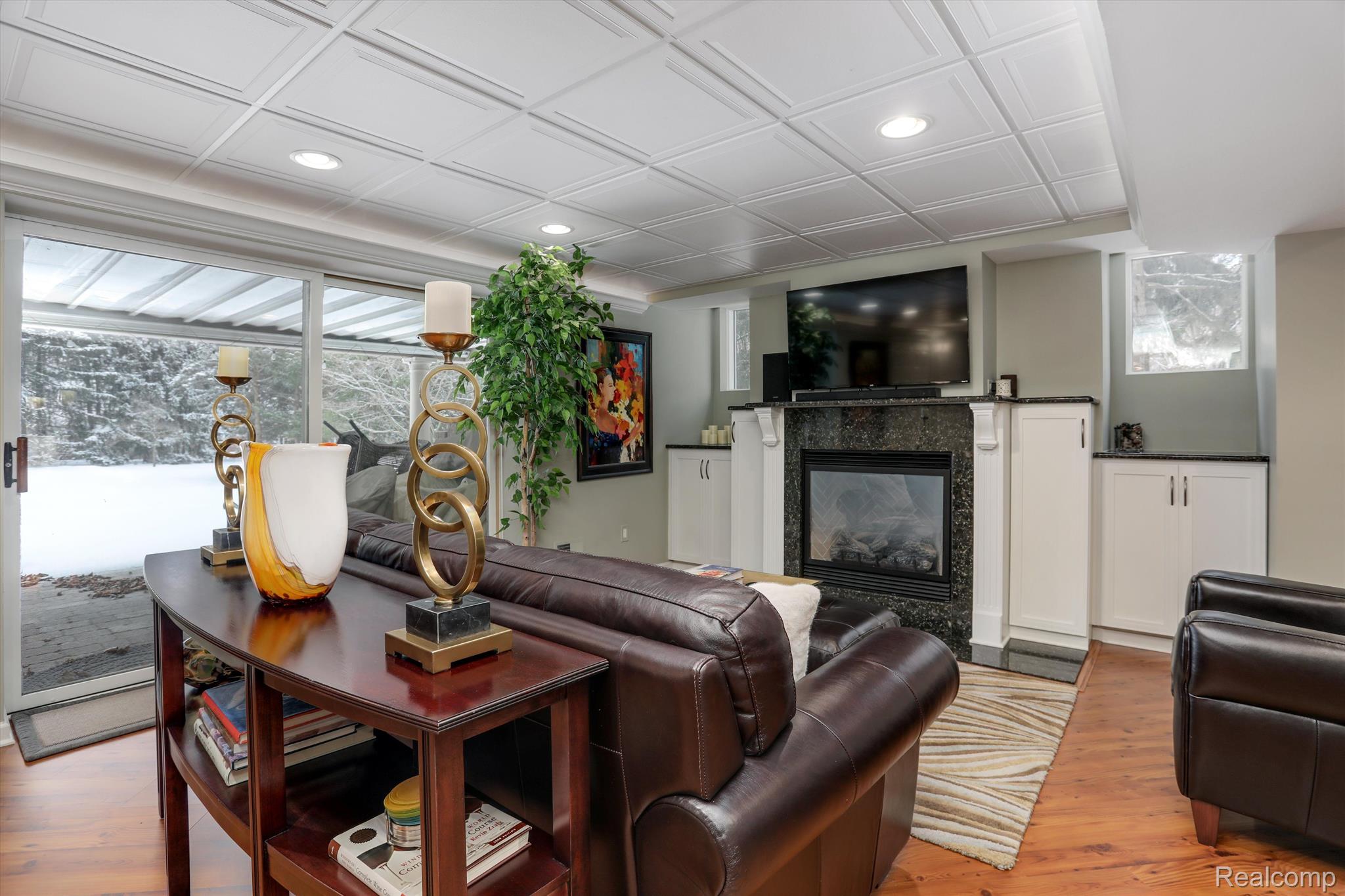 4545 Valley View