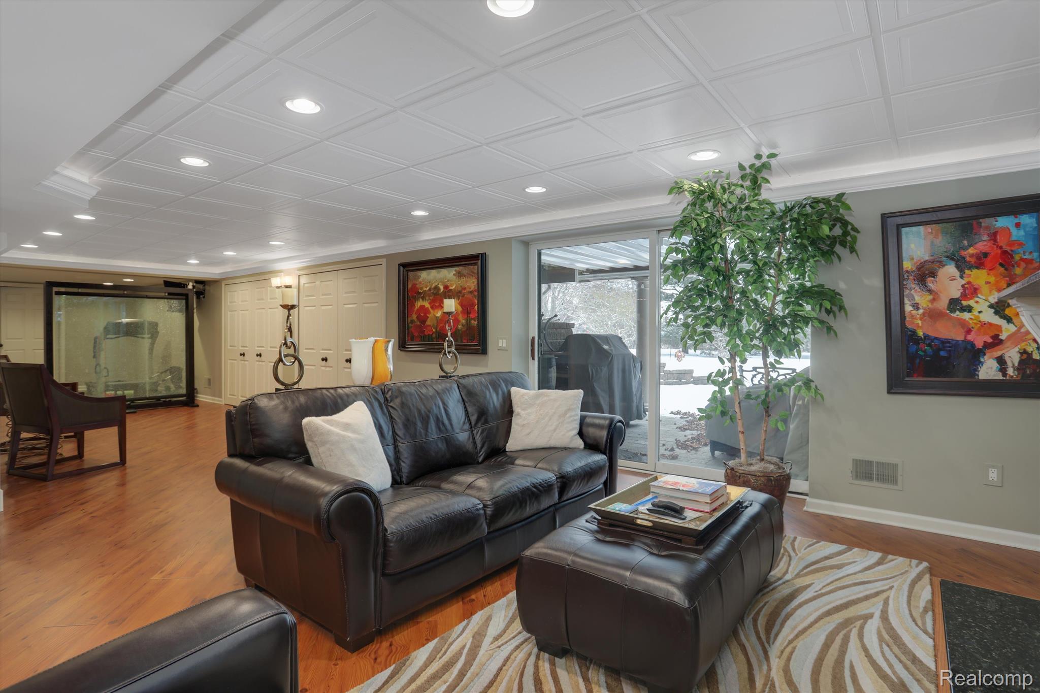 4545 Valley View
