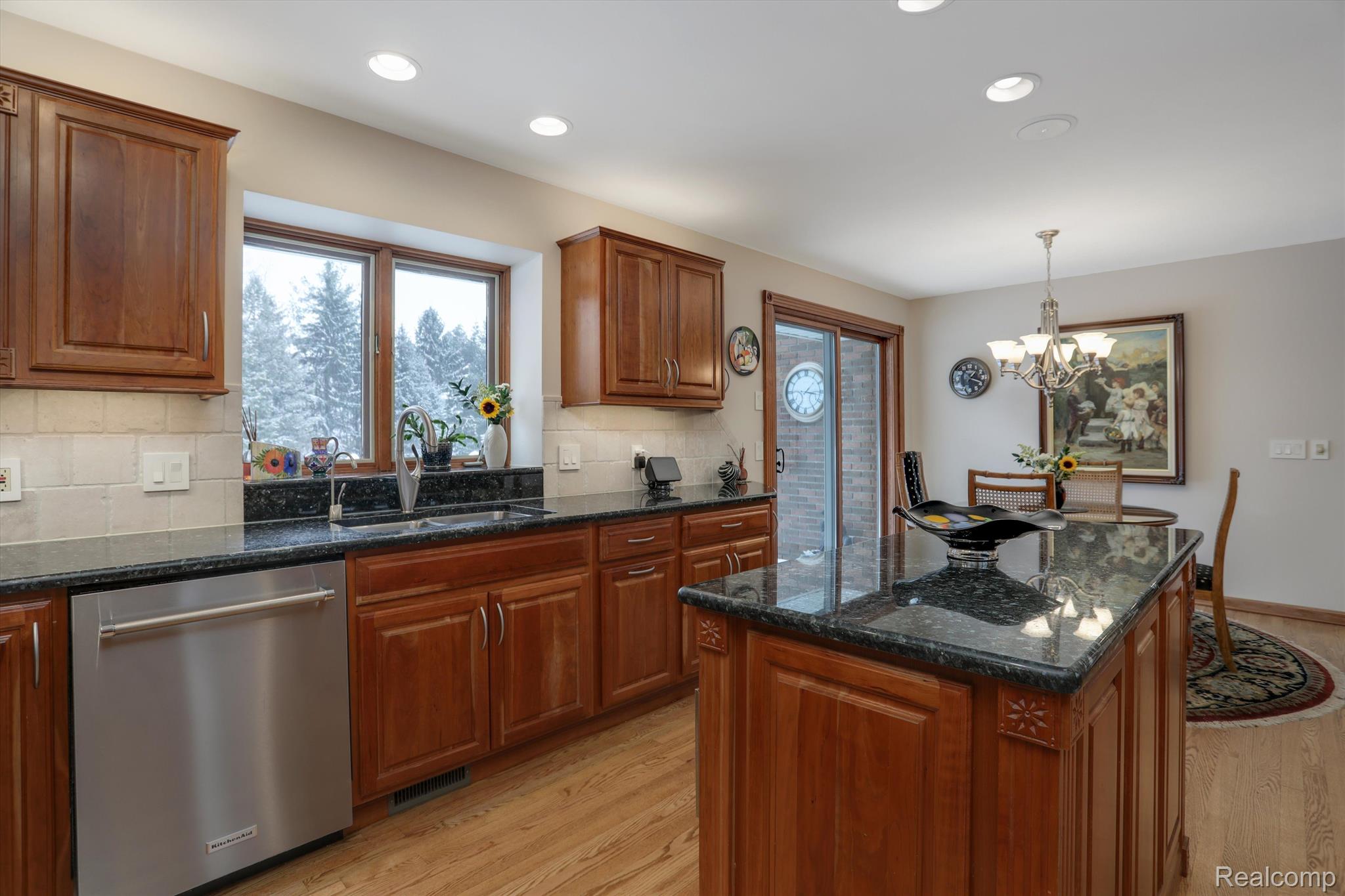 4545 Valley View