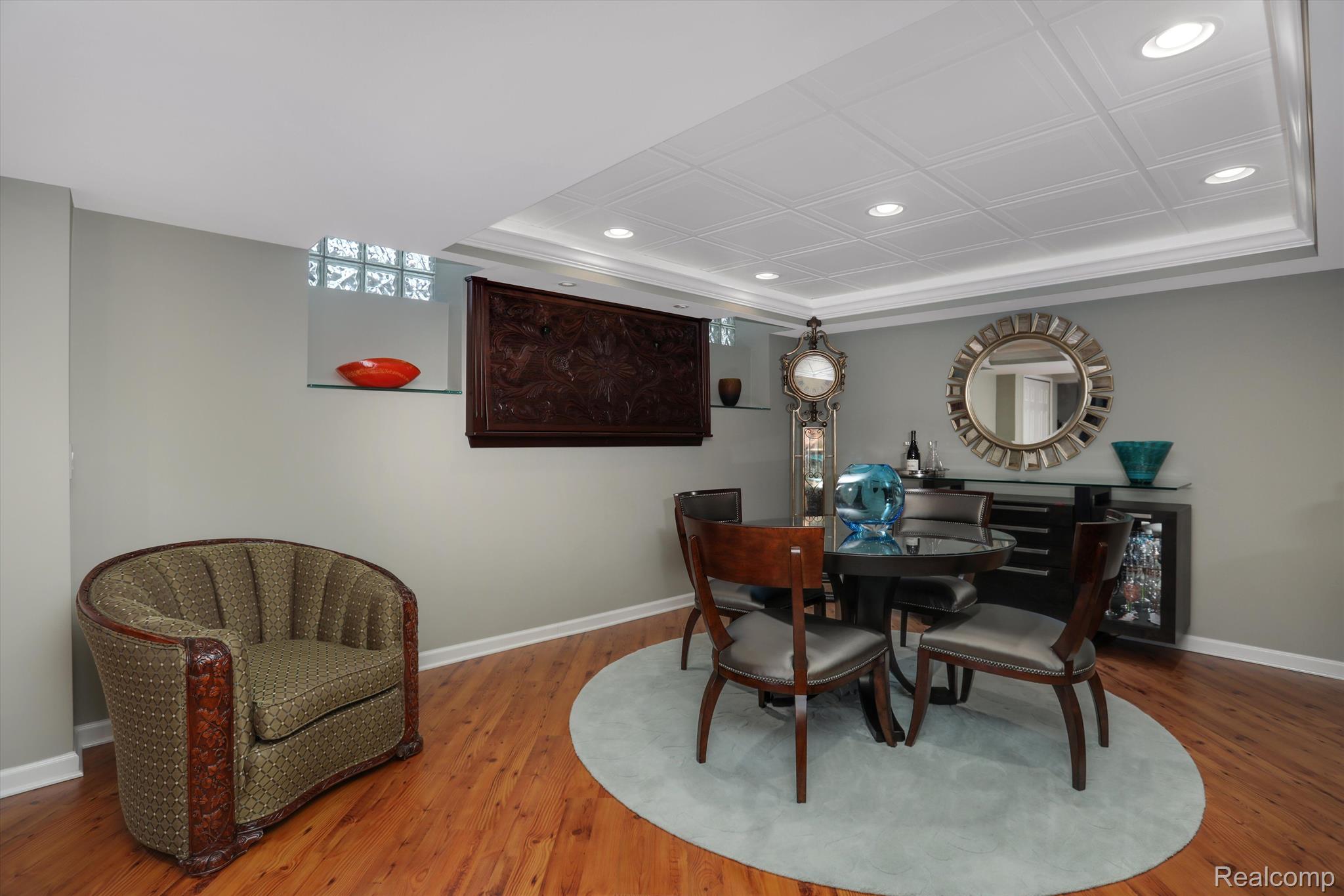 4545 Valley View