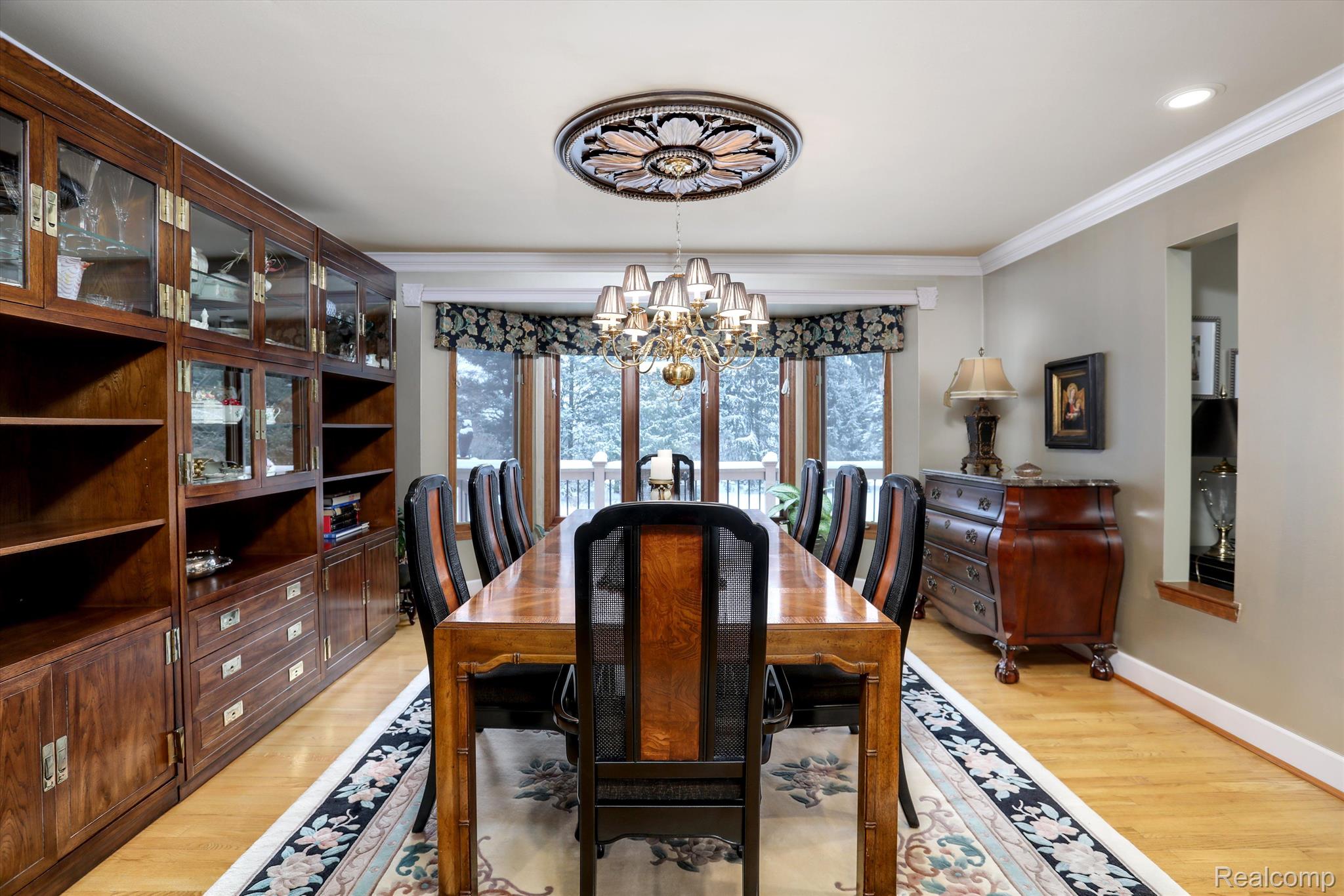 4545 Valley View