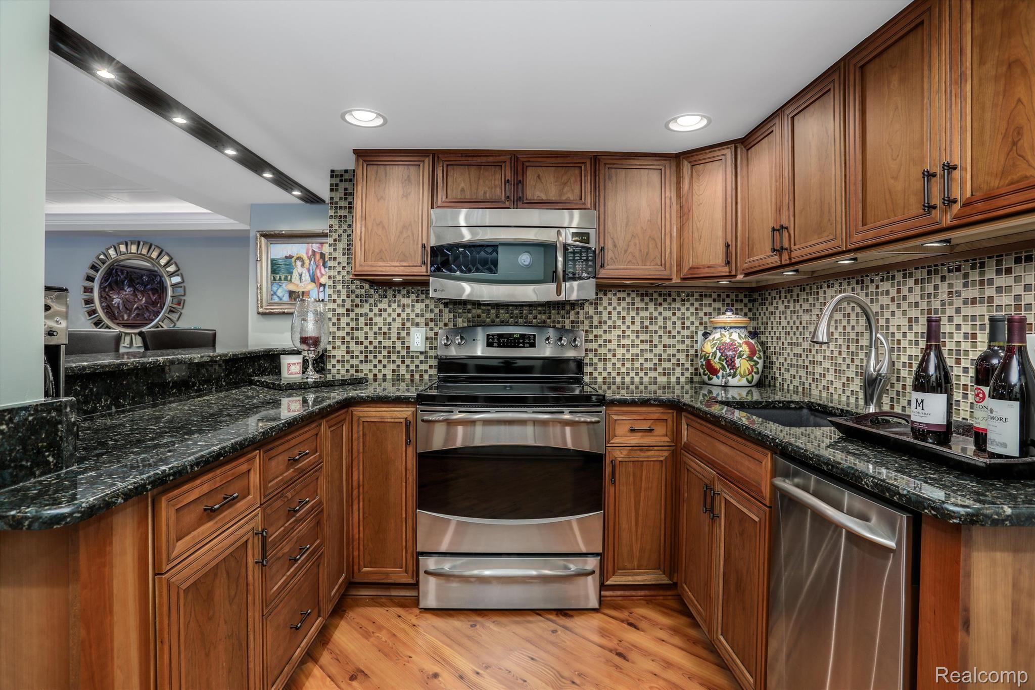 4545 Valley View