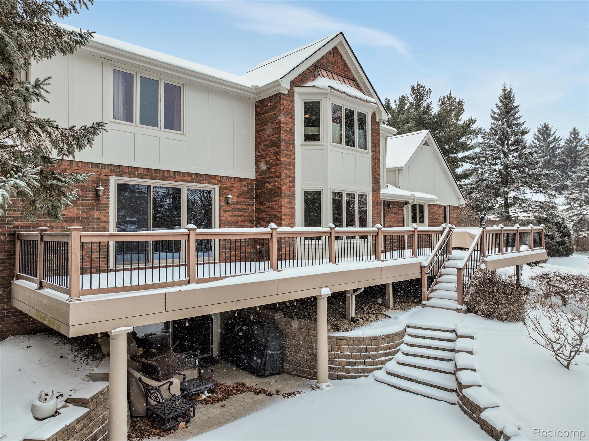 4545 Valley View
