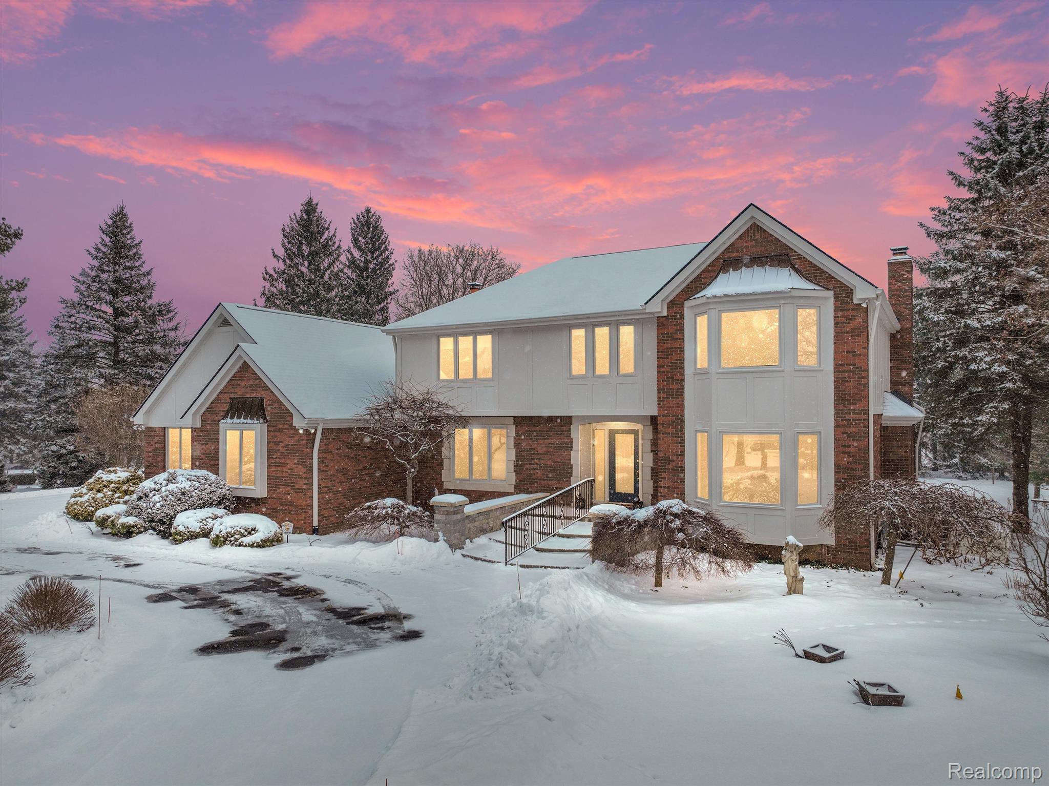 4545 Valley View
