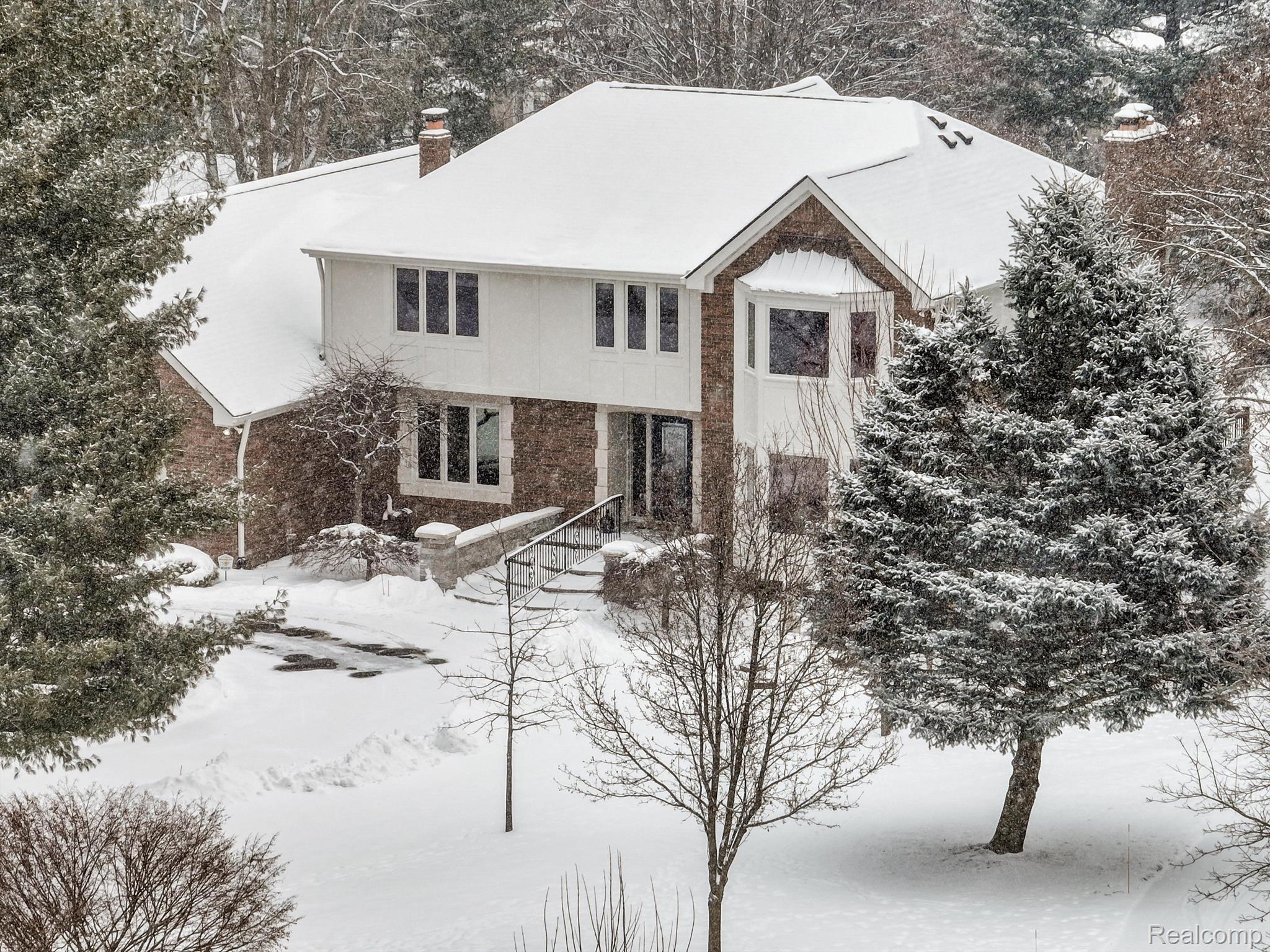 4545 Valley View