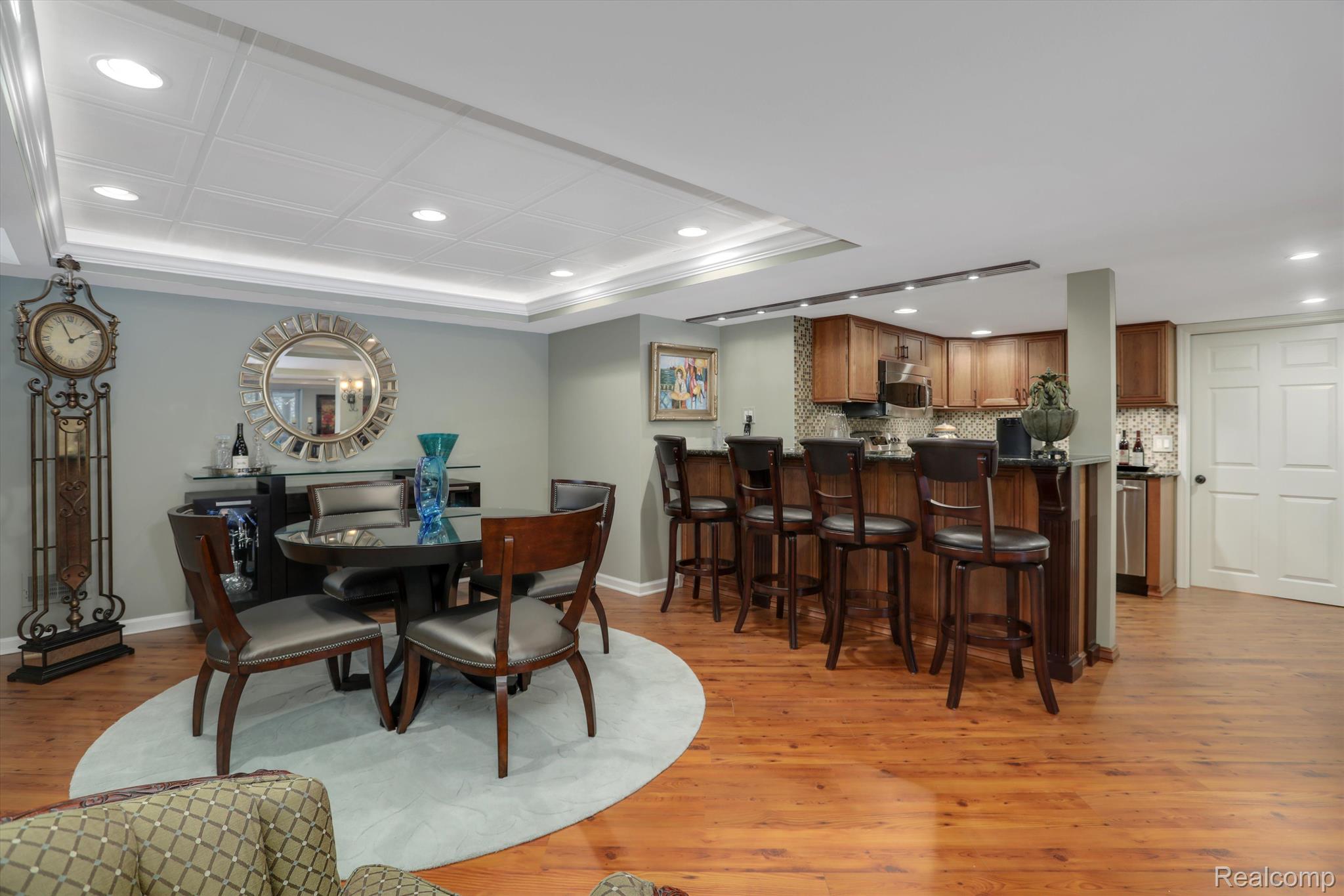 4545 Valley View