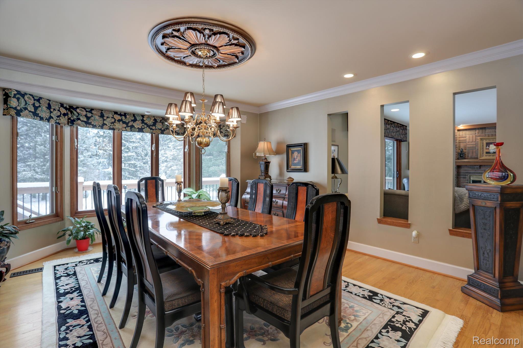 4545 Valley View